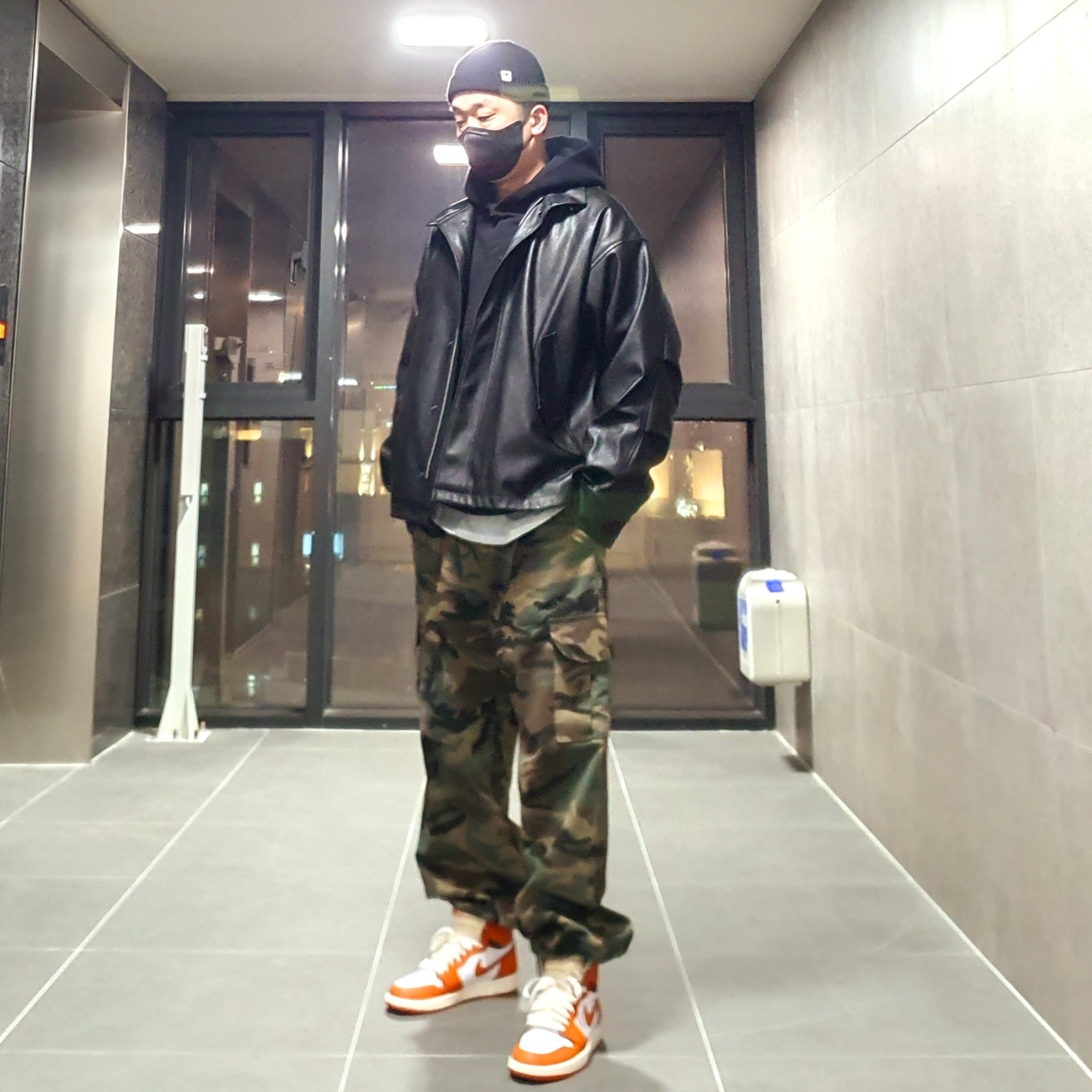 (W) Jordan 1 Retro High OG Starfish, Essentials 3D Silicon Applique Pullover Hoodie Dark Slate/Black 2020 착용 스타일