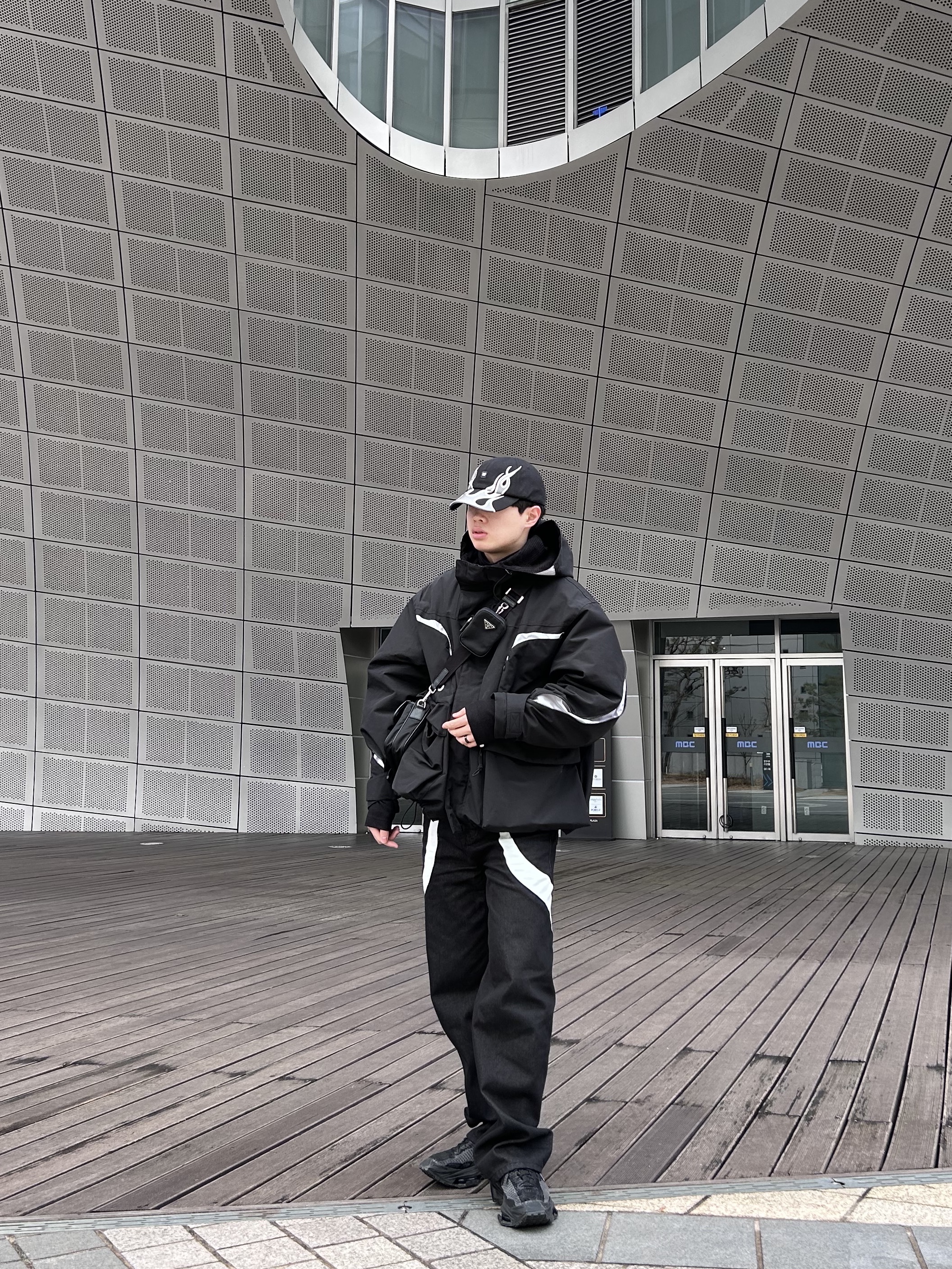 Yeezy Gap Engineered By Balenciaga Flame Cap Black, Nike x Matthew M Williams Zoom 004 Triple Black 착용 스타일 - 5