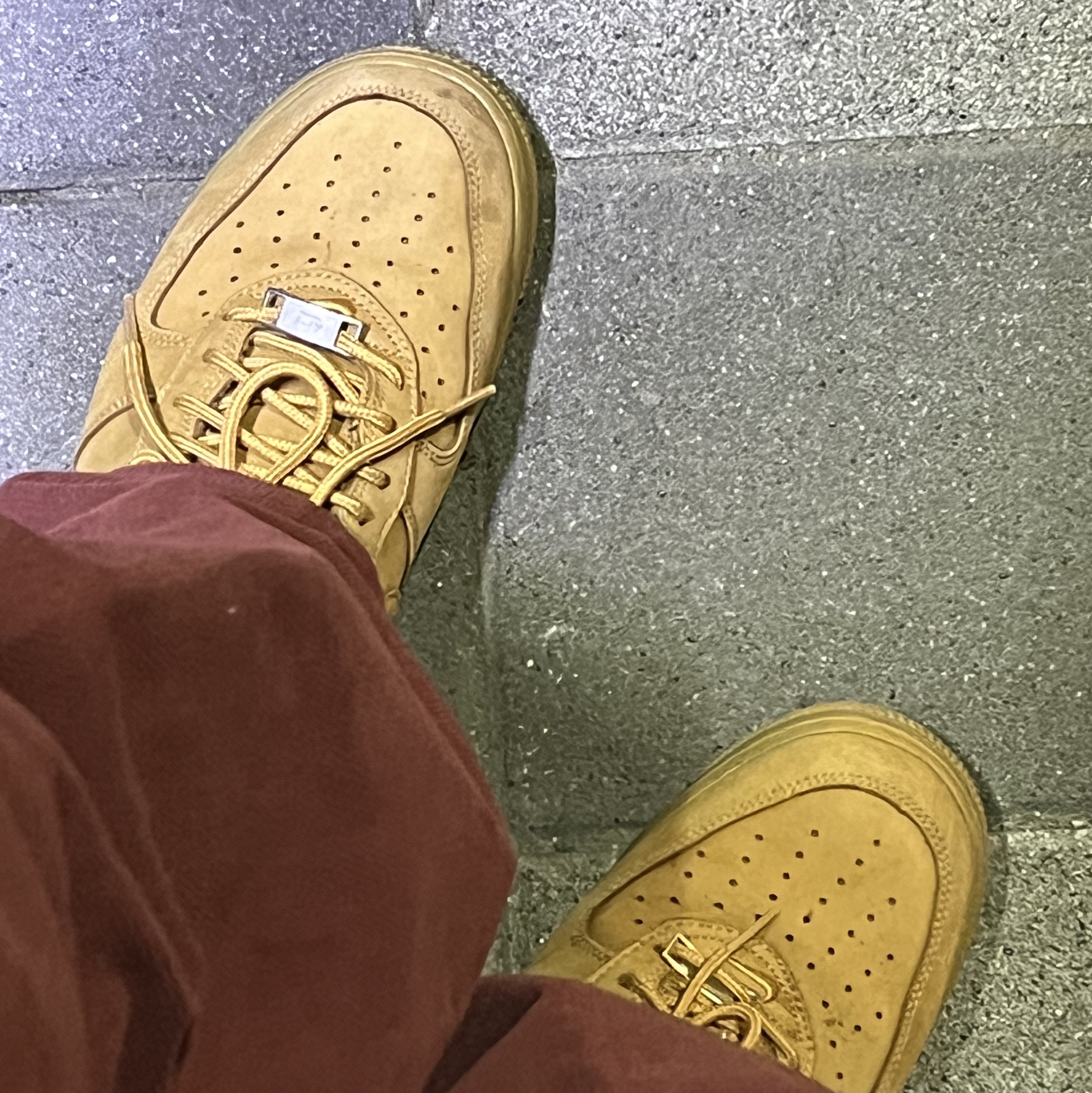 Nike x Supreme Air Force 1 Low Flax 착용 스타일