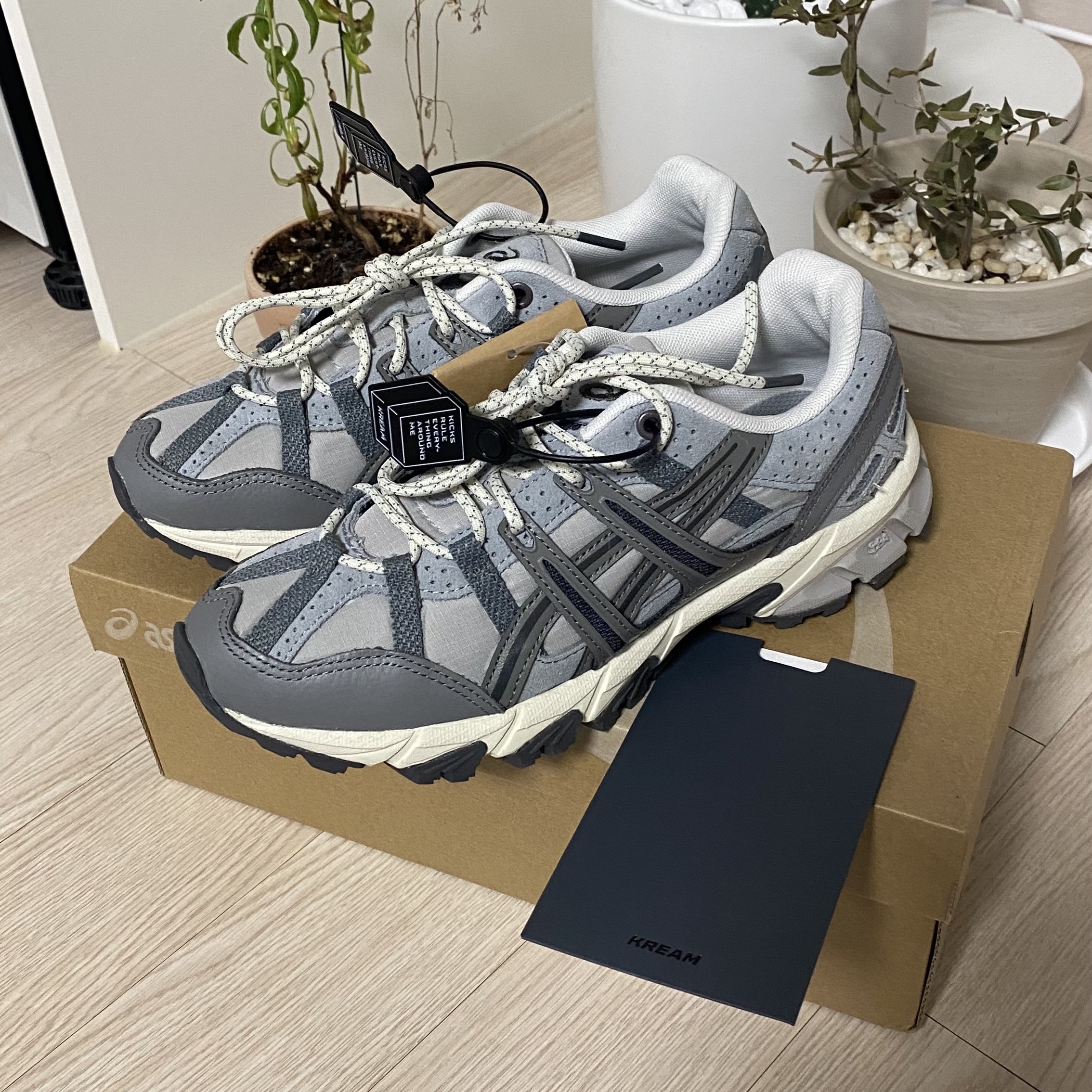 Asics Gel-Sonoma 15-50 Oyster Grey Clay Grey 착용 스타일