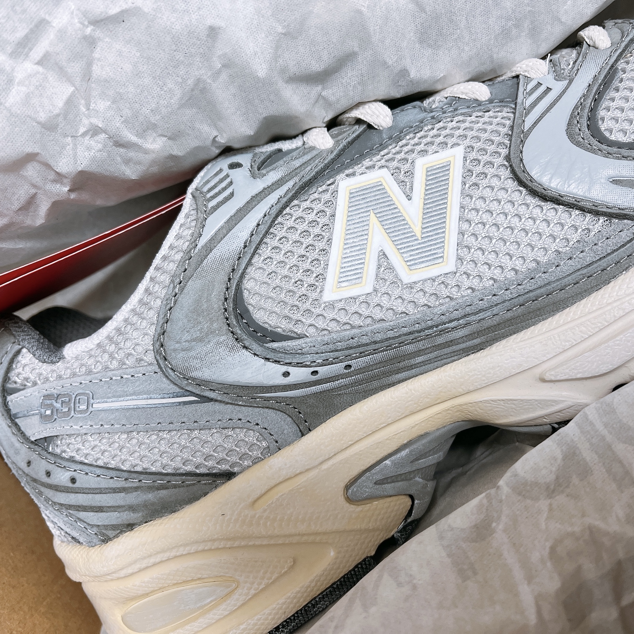 New Balance 530 Premium Vintage Grey Matter 착용 스타일