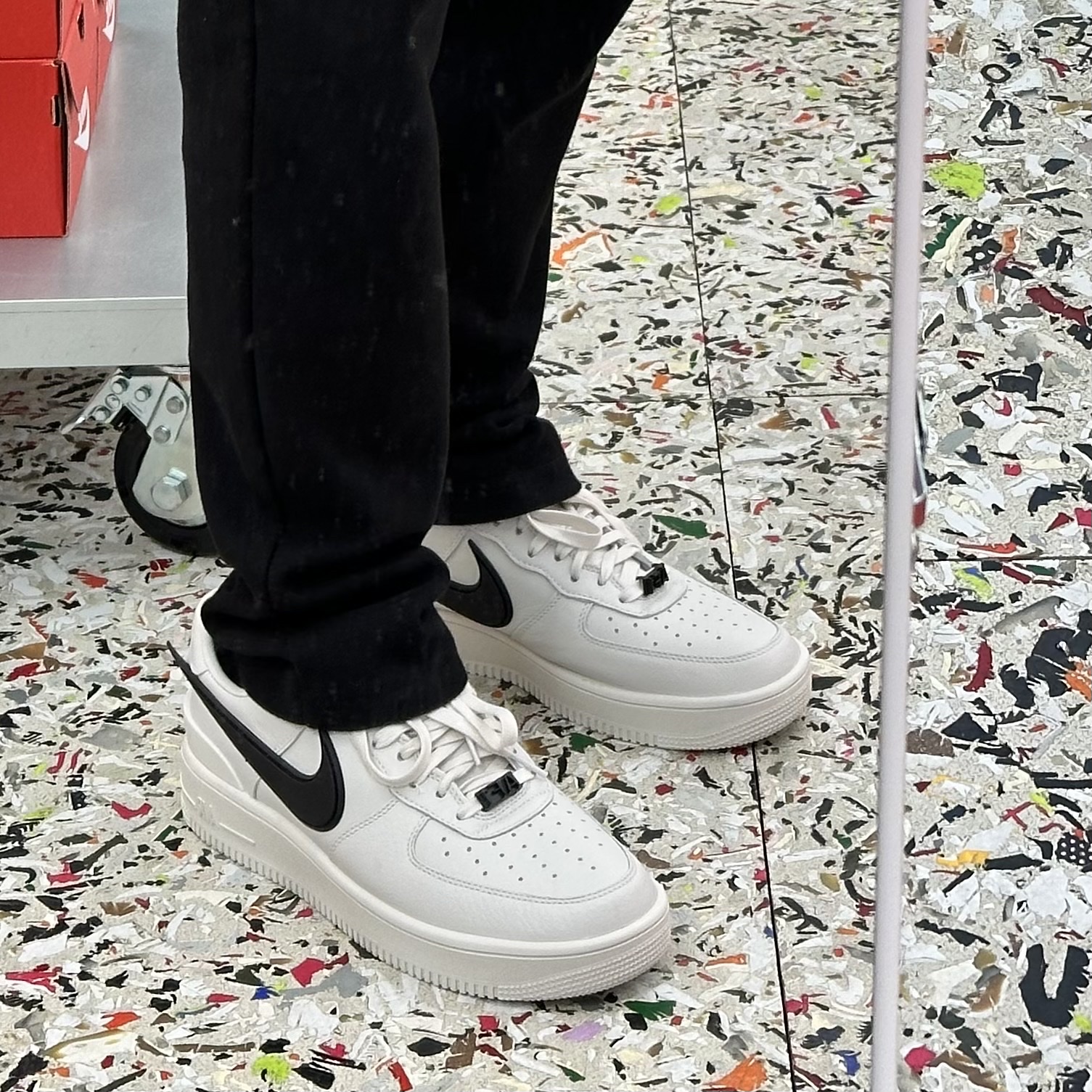 Nike x Ambush Air Force 1 Low SP Phantom 착용 스타일 - 3