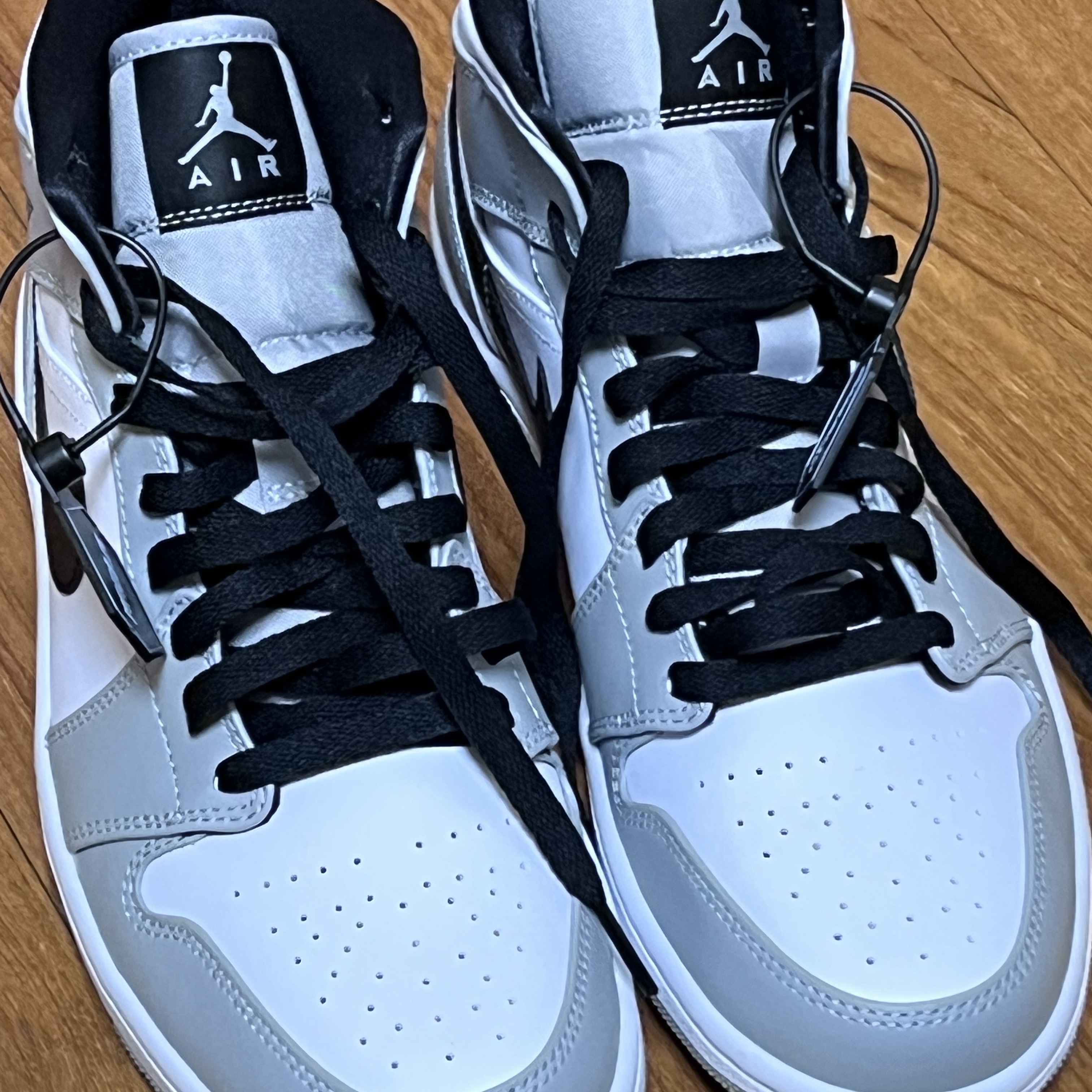 Jordan 1 Mid Light Smoke Grey 착용 스타일
