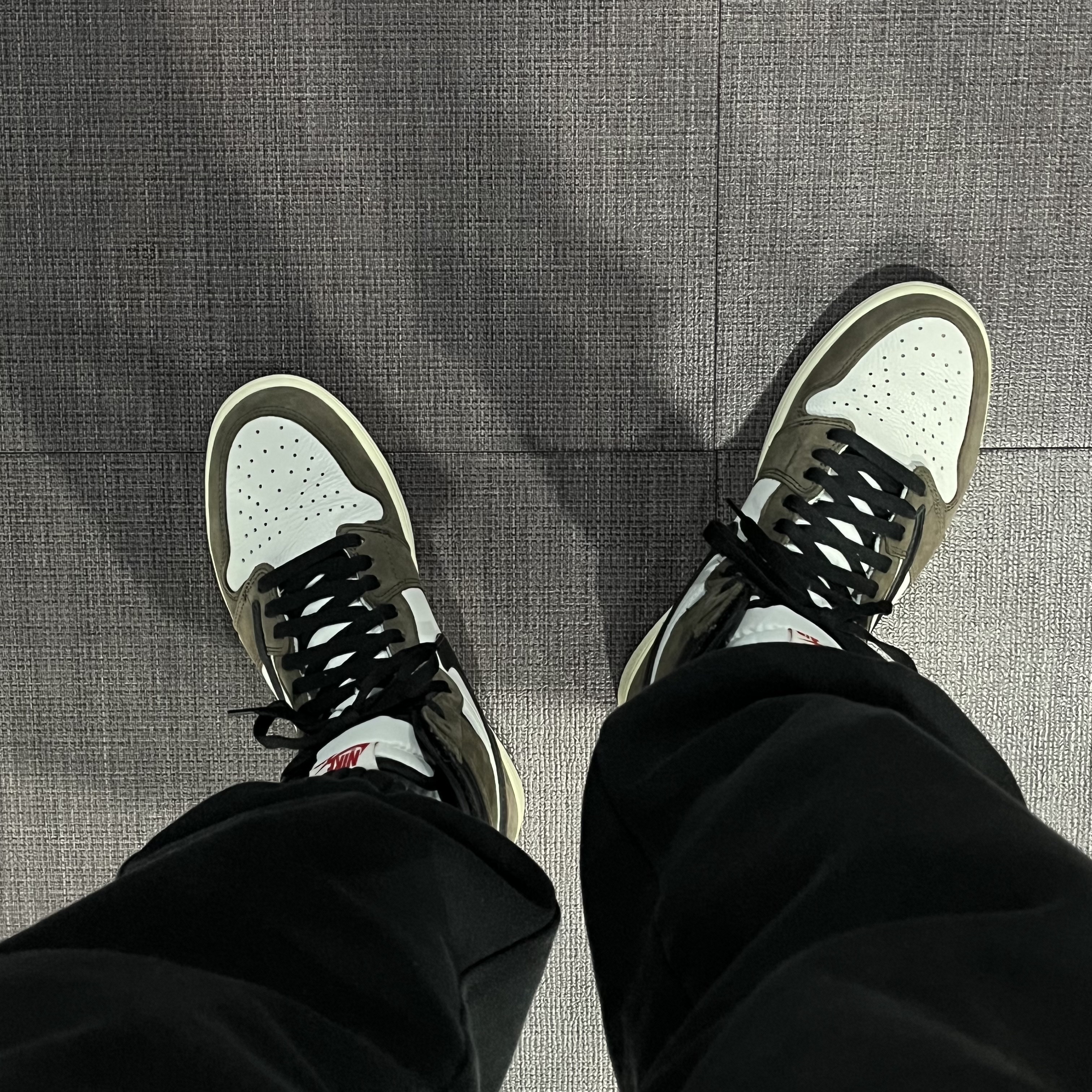 Jordan 1 x Travis Scott Retro High OG SP Mocha 착용 스타일