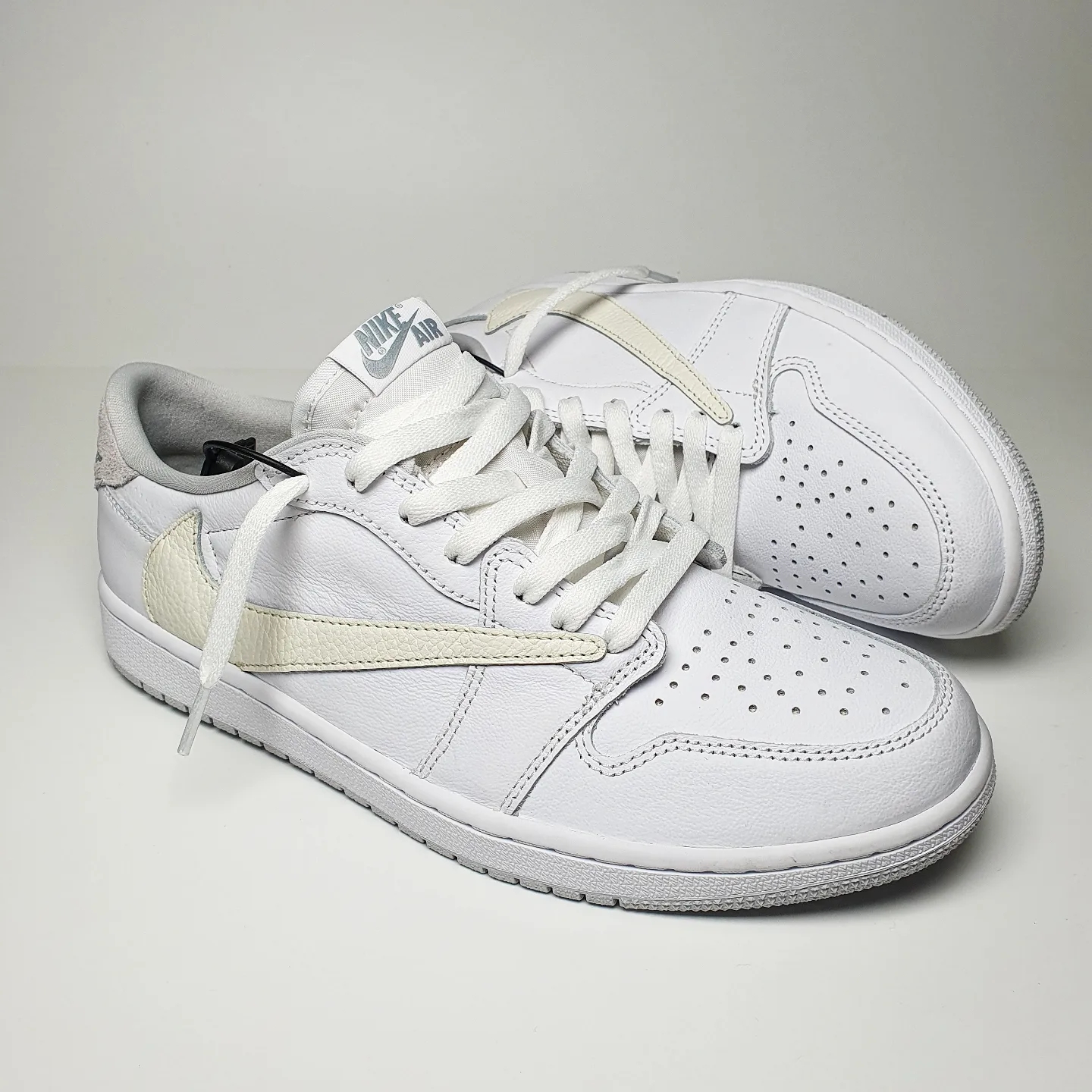 Jordan 1 Low OG Neutral Grey 착용 스타일 - 2