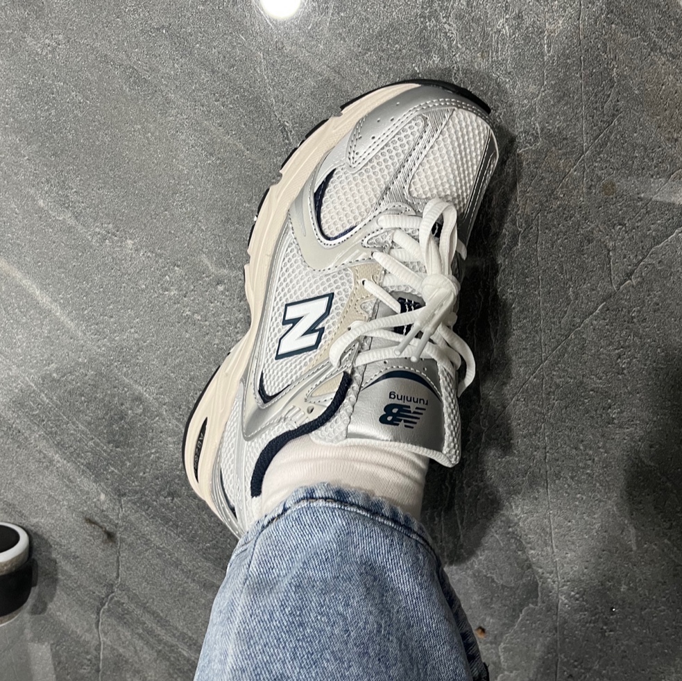 New Balance 530 Steel Grey 착용 스타일