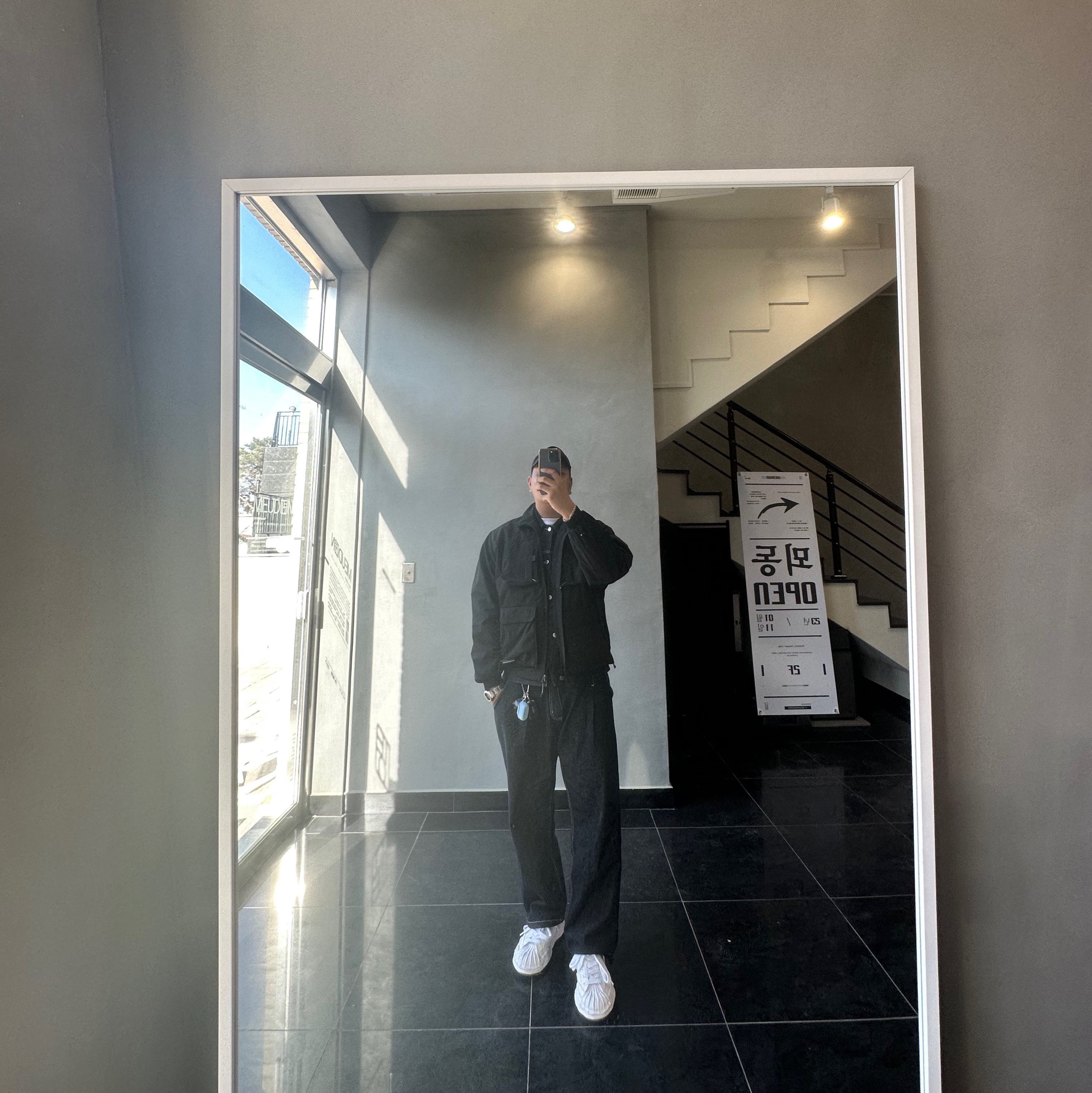 Stone Island 99576 Nylon Metal 6-Panel Cap Black, Maison Mihara Yasuhiro Blakey OG Sole Canvas Low-top Sneakers White 착용 스타일