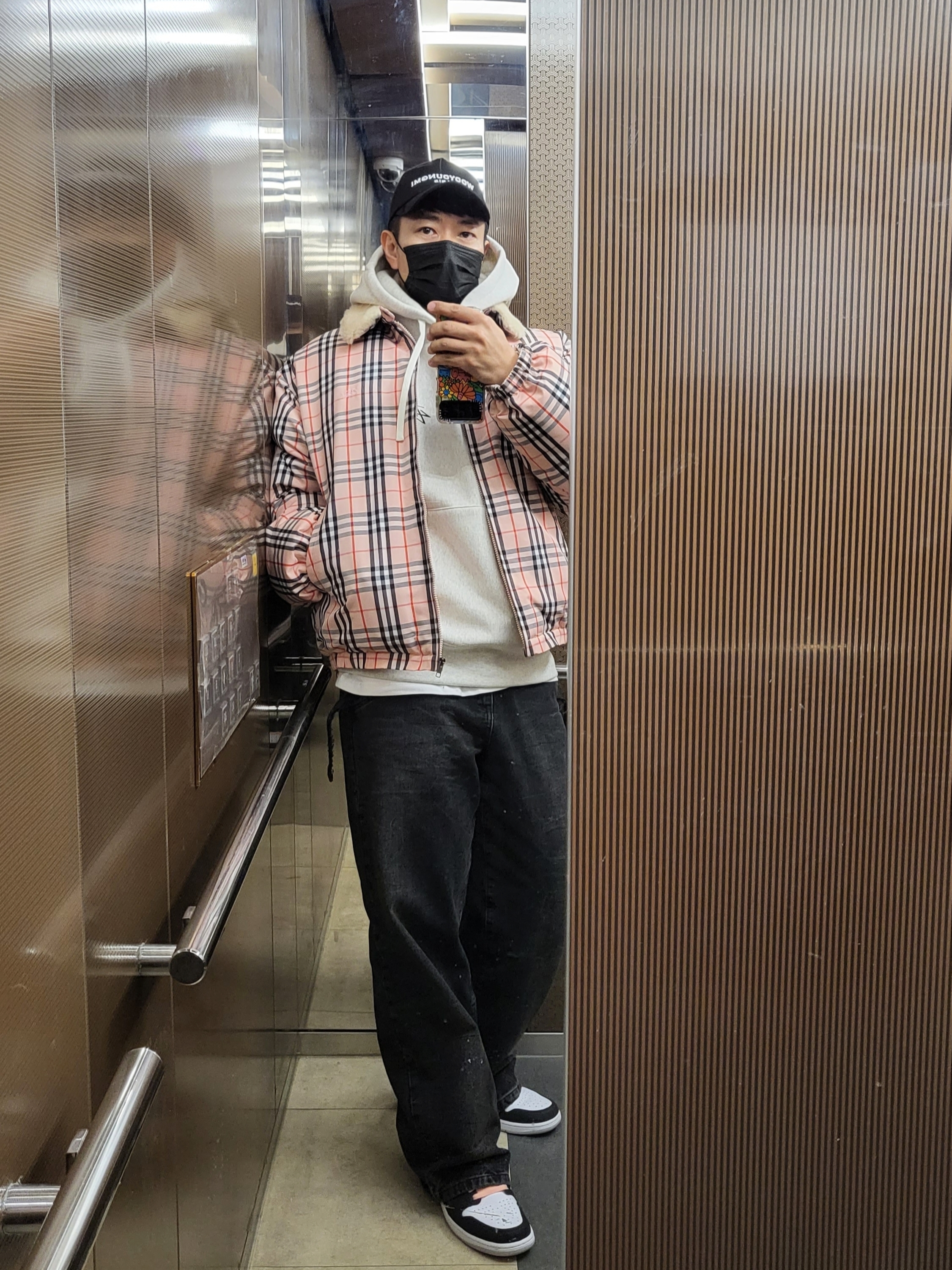 Wooyoungmi Embroidered Ball Cap Black - 23SS, Supreme x Burberry Shearling Collar Down Puffer Jacket Pink - 22SS 착용 스타일