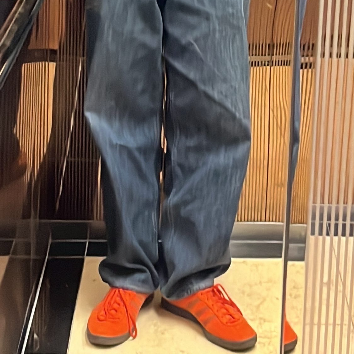 Adidas Tobacco Gruen Collegiate Orange 착용 스타일