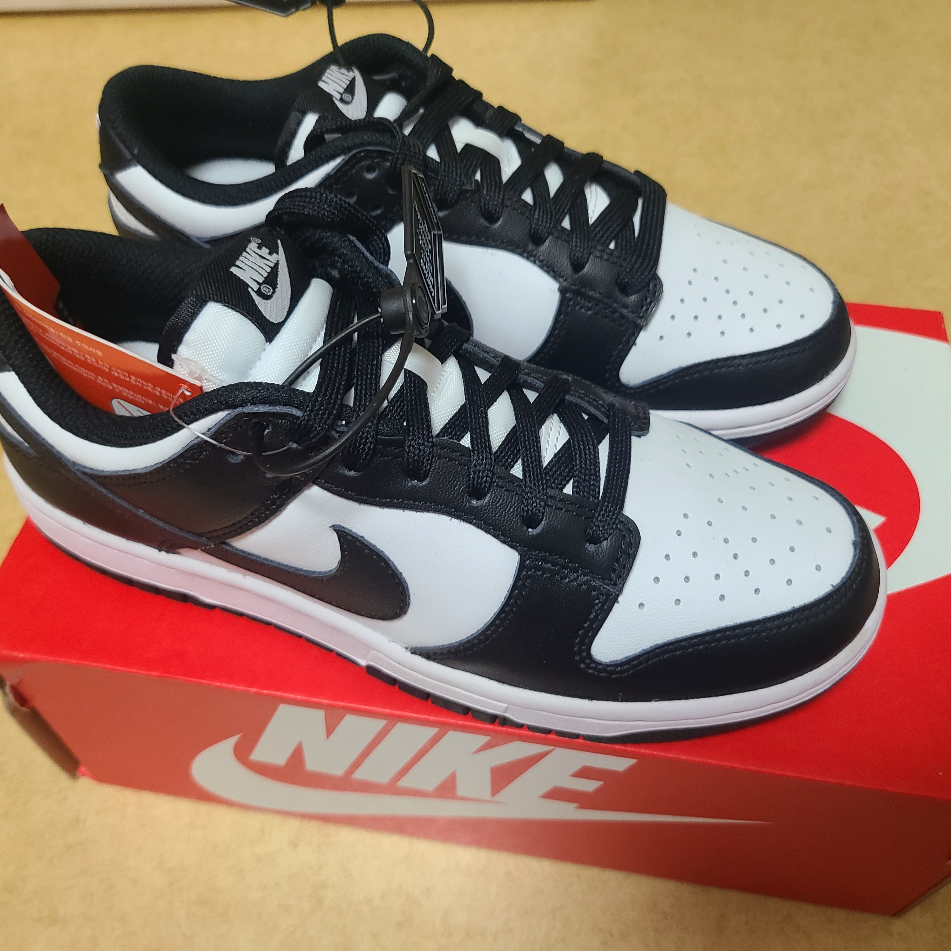 (W) Nike Dunk Low Black 착용 스타일 - 3