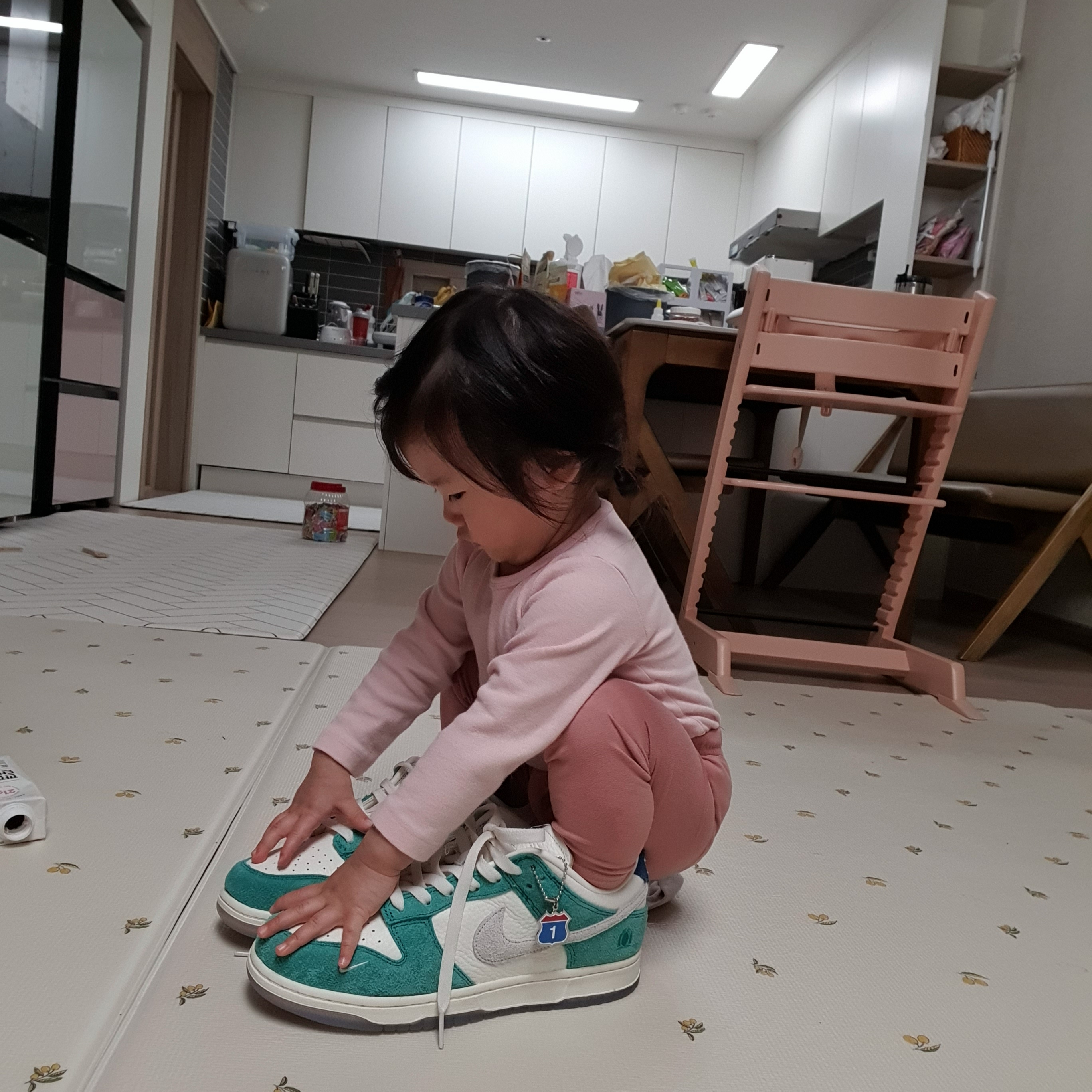 Nike x Kasina Dunk Low Road Sign - Kasina Exclusive 착용 스타일 - 1