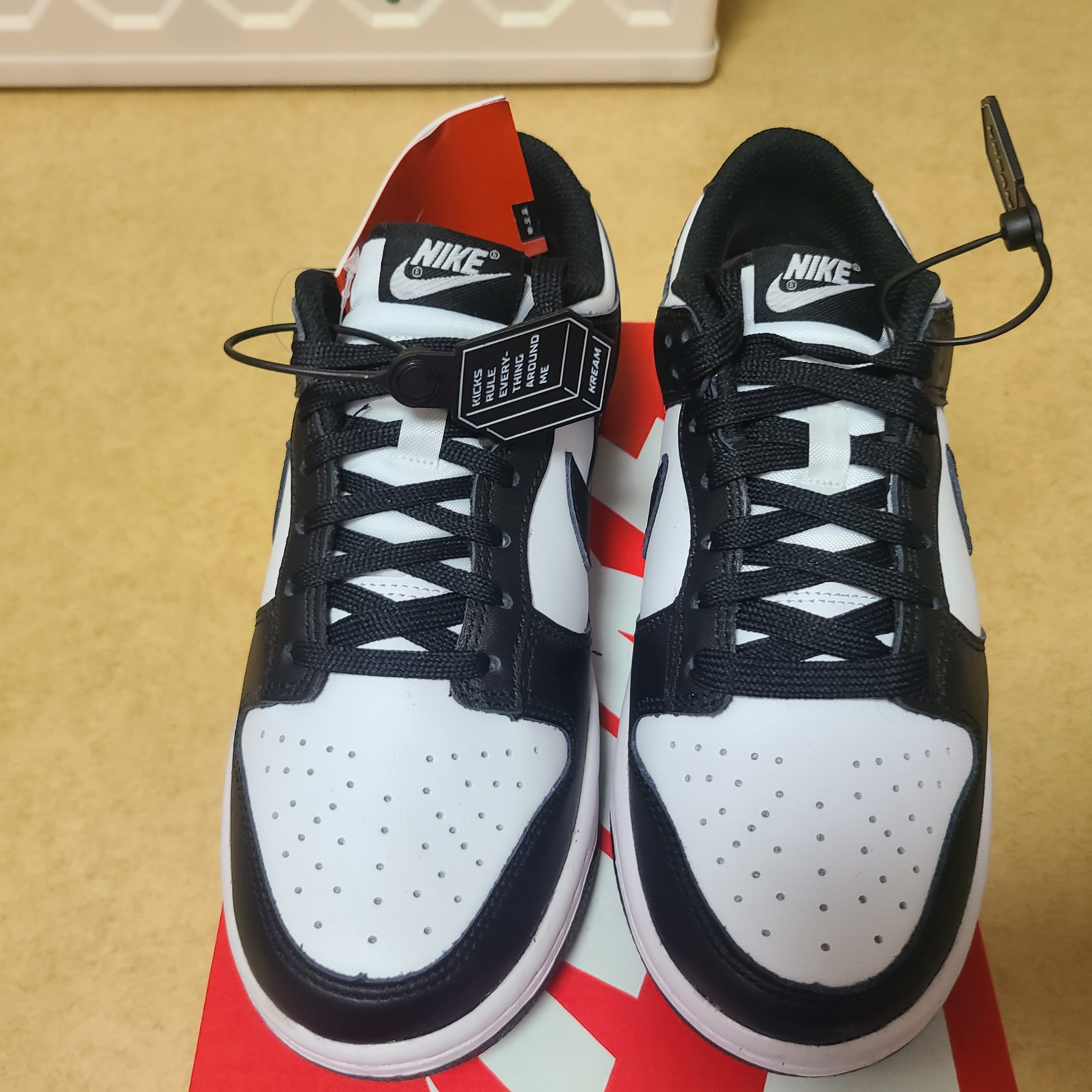 (W) Nike Dunk Low Black 착용 스타일 - 2