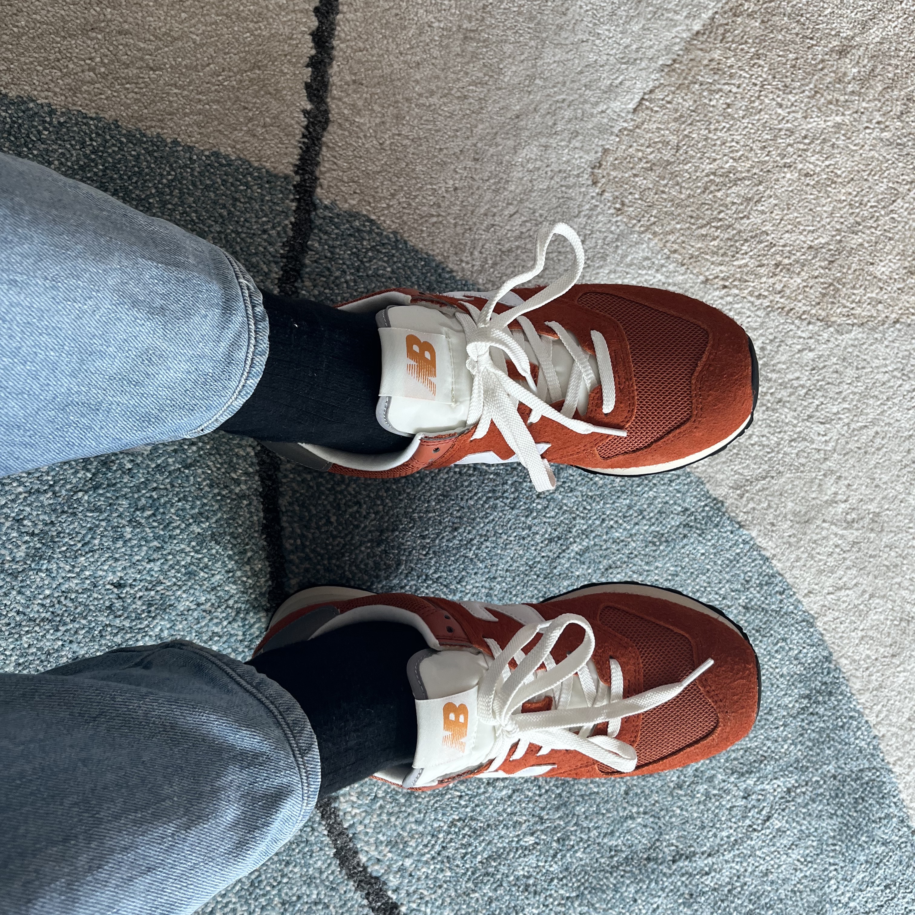 New Balance 574 Heritage Orange Burst White 착용 스타일