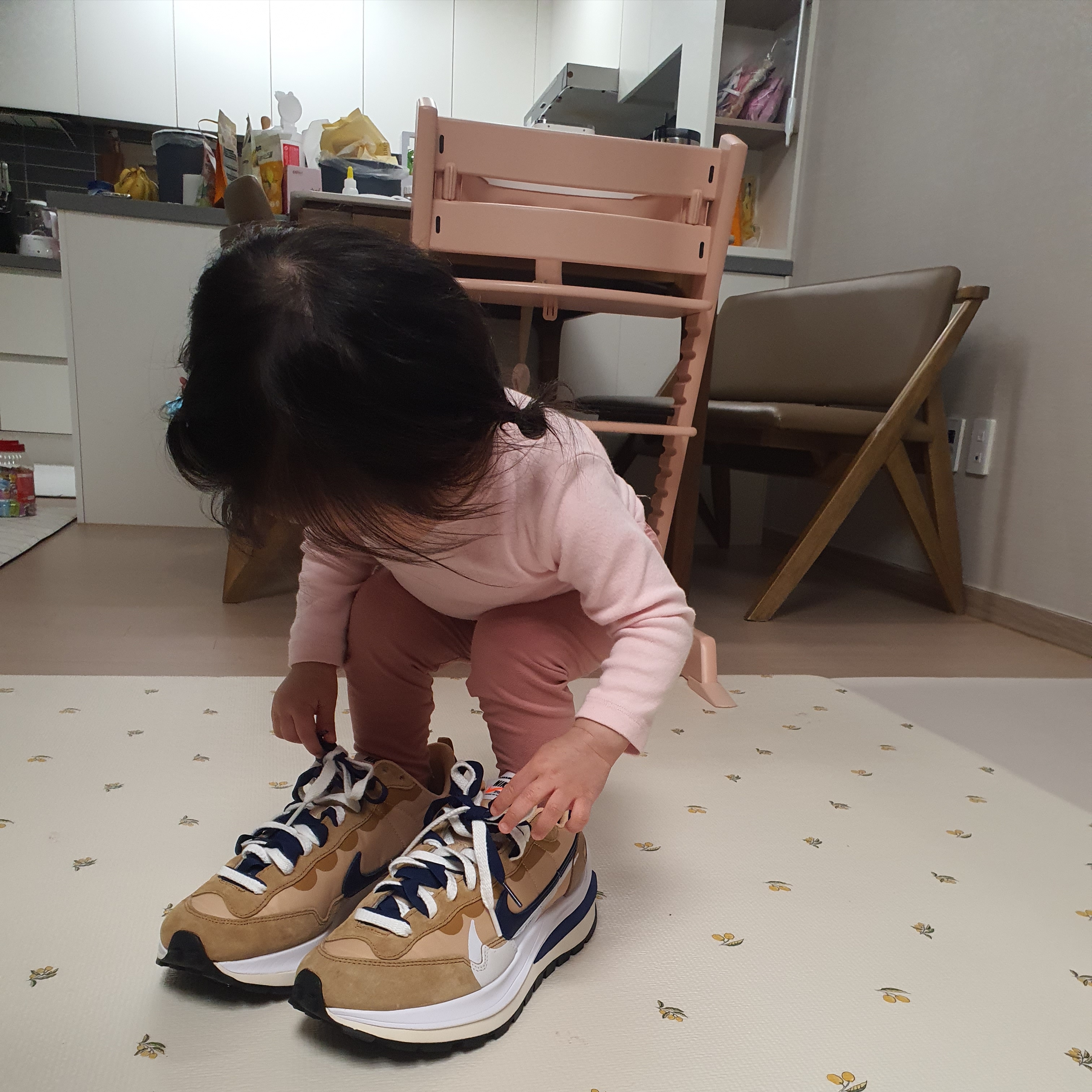 Nike x Sacai VaporWaffle Sesame and Blue Void 착용 스타일 - 1