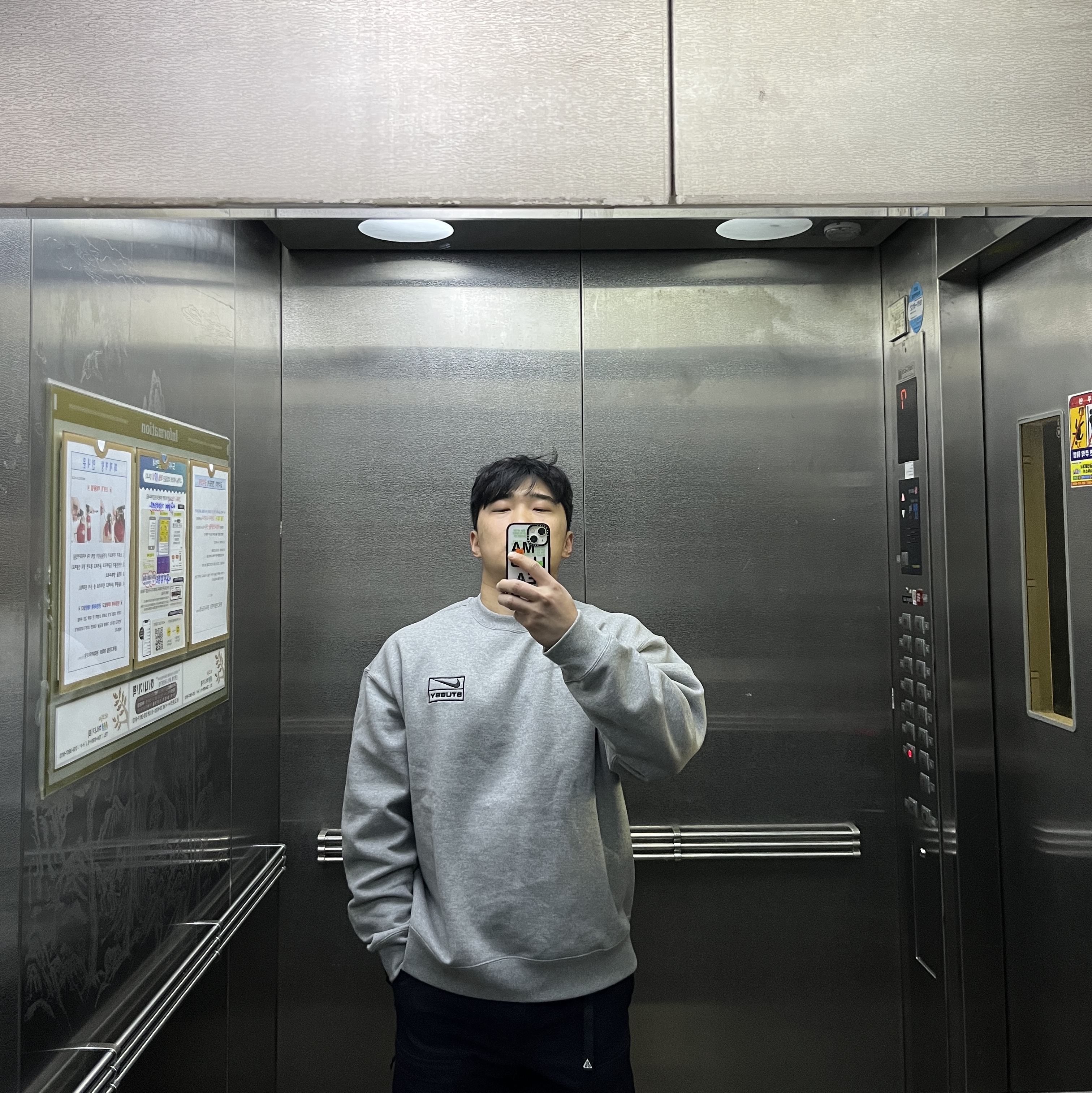Nike x Stussy NRG Fleece Crewneck Dark Grey Heather (DO9337-063) 착용 스타일