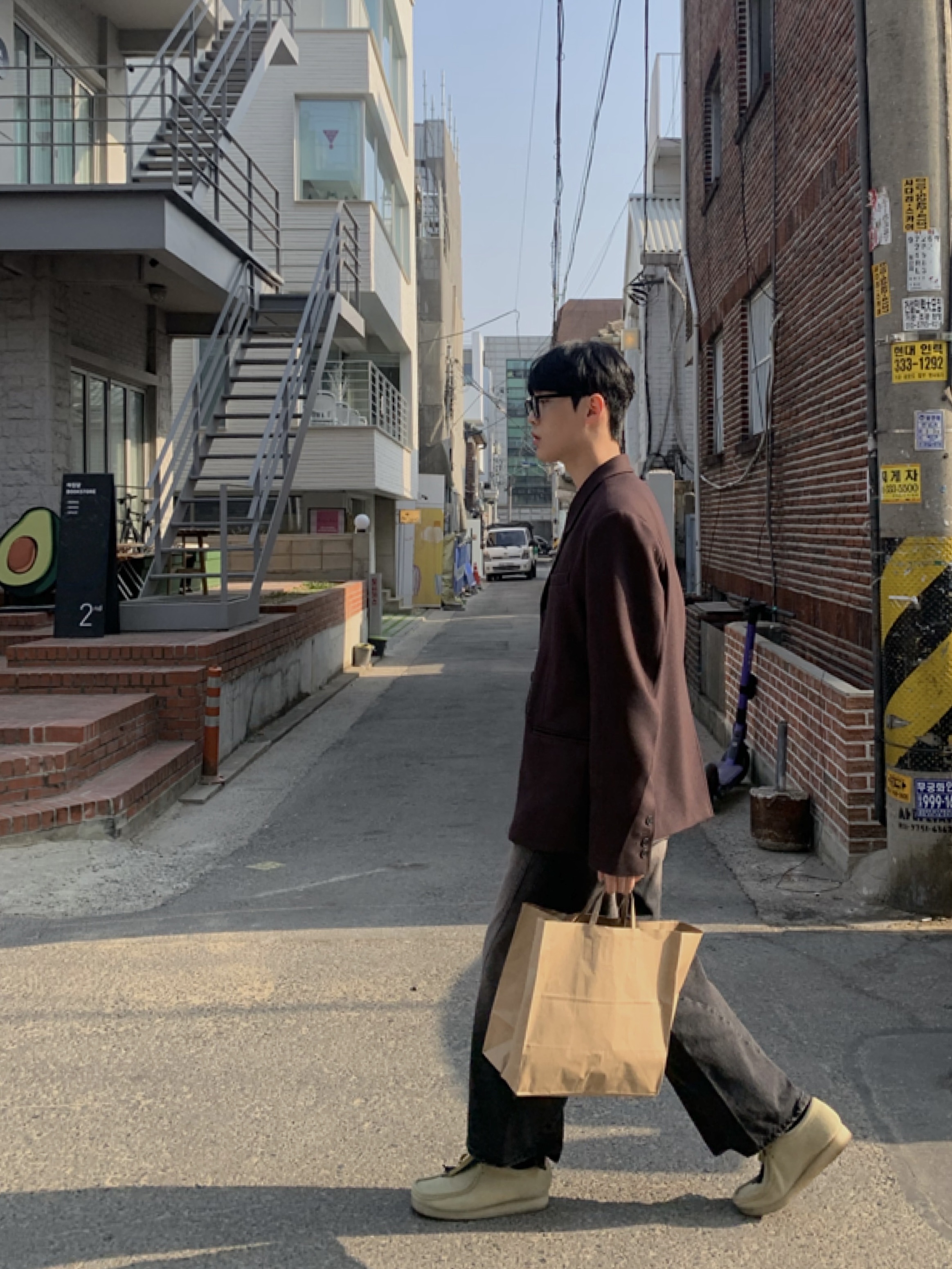 Clarks Wallabee Maple Suede 착용 스타일 - 4