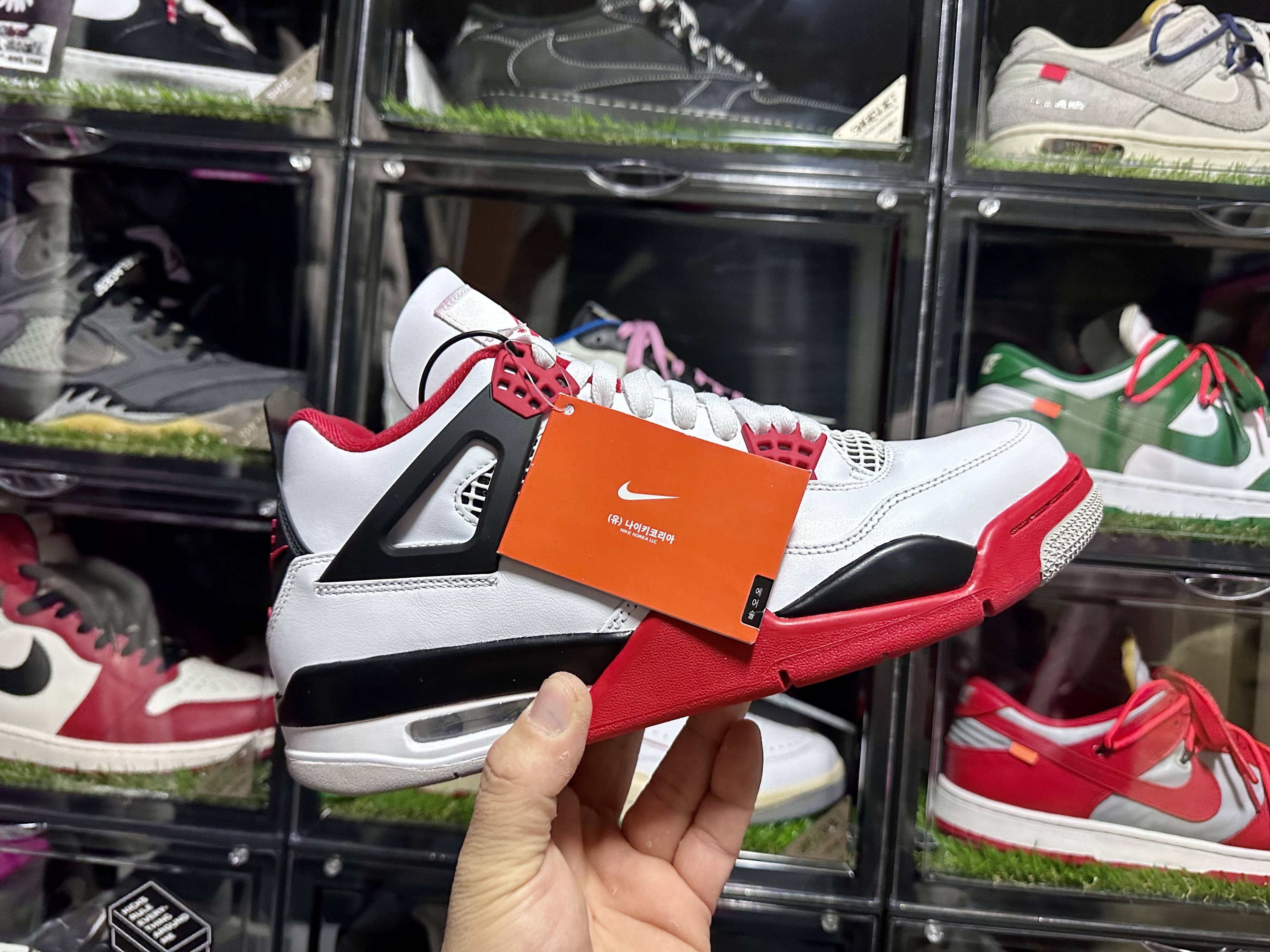 Jordan 4 Retro OG Fire Red 2020 착용 스타일 - 1