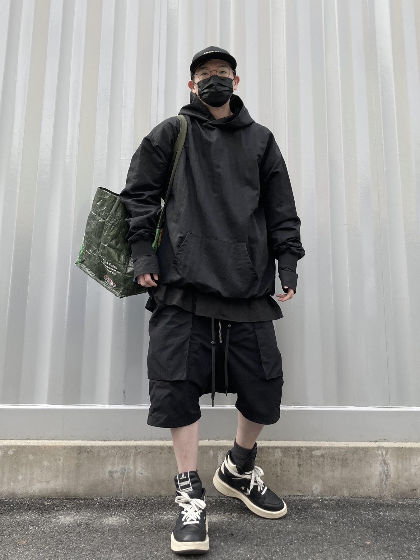 Converse x Drkshdw Turbowpn Black Cream, Essentials x New Era Retro Crown Strapback Black 착용 스타일 - 2