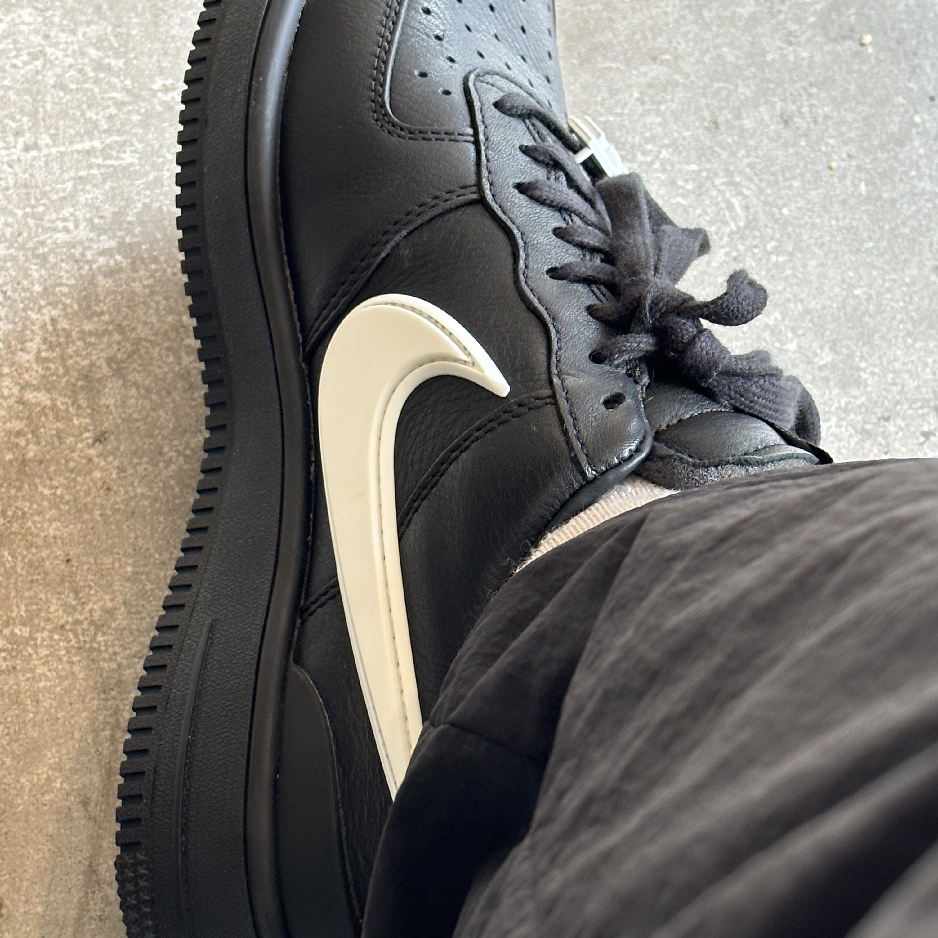 Nike x Ambush Air Force 1 Low SP Black 착용 스타일 - 3
