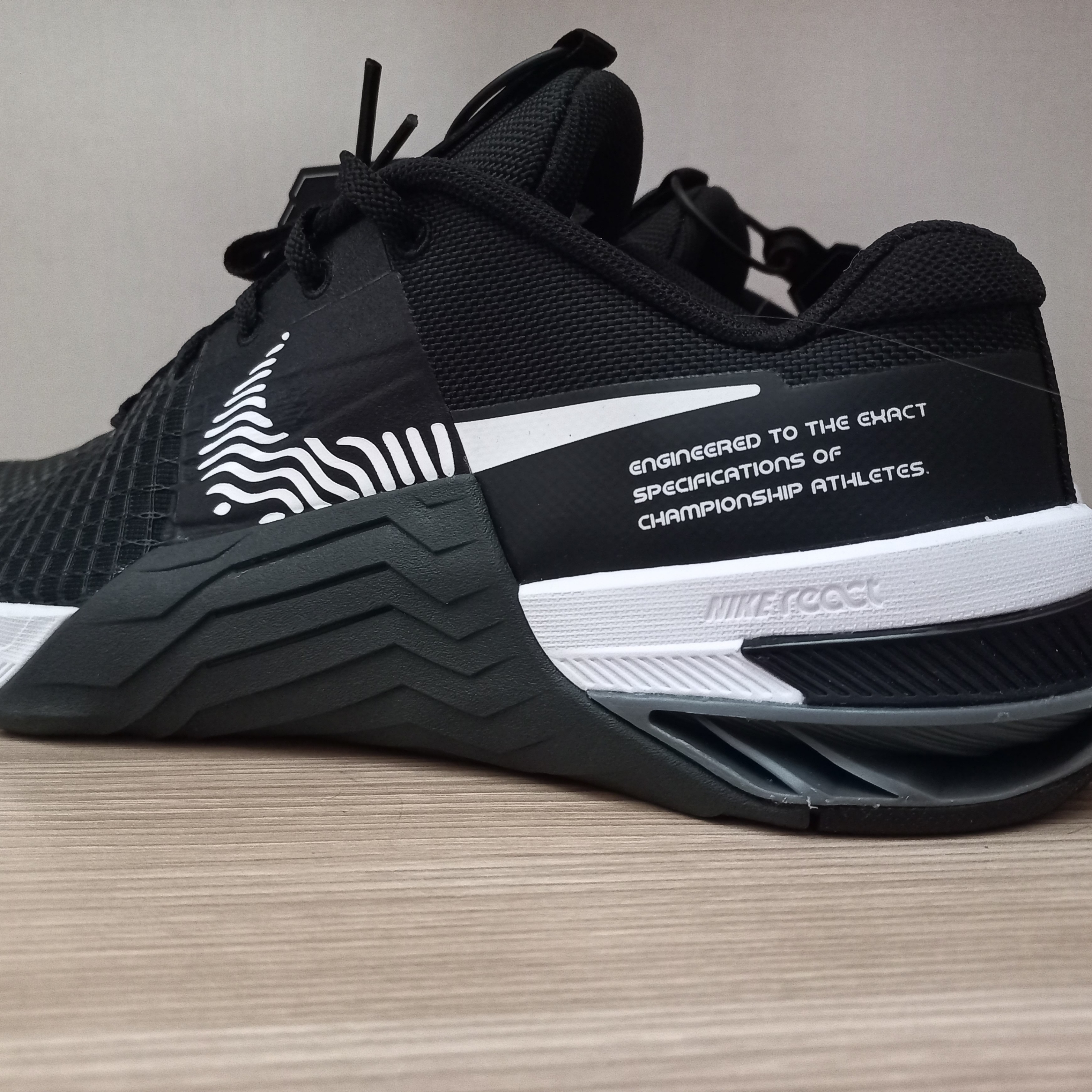 Nike Metcon 8 Black White 착용 스타일 - 1