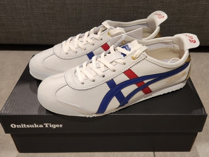 Onitsuka Tiger Mexico 66 White Dark Blue 착용 스타일