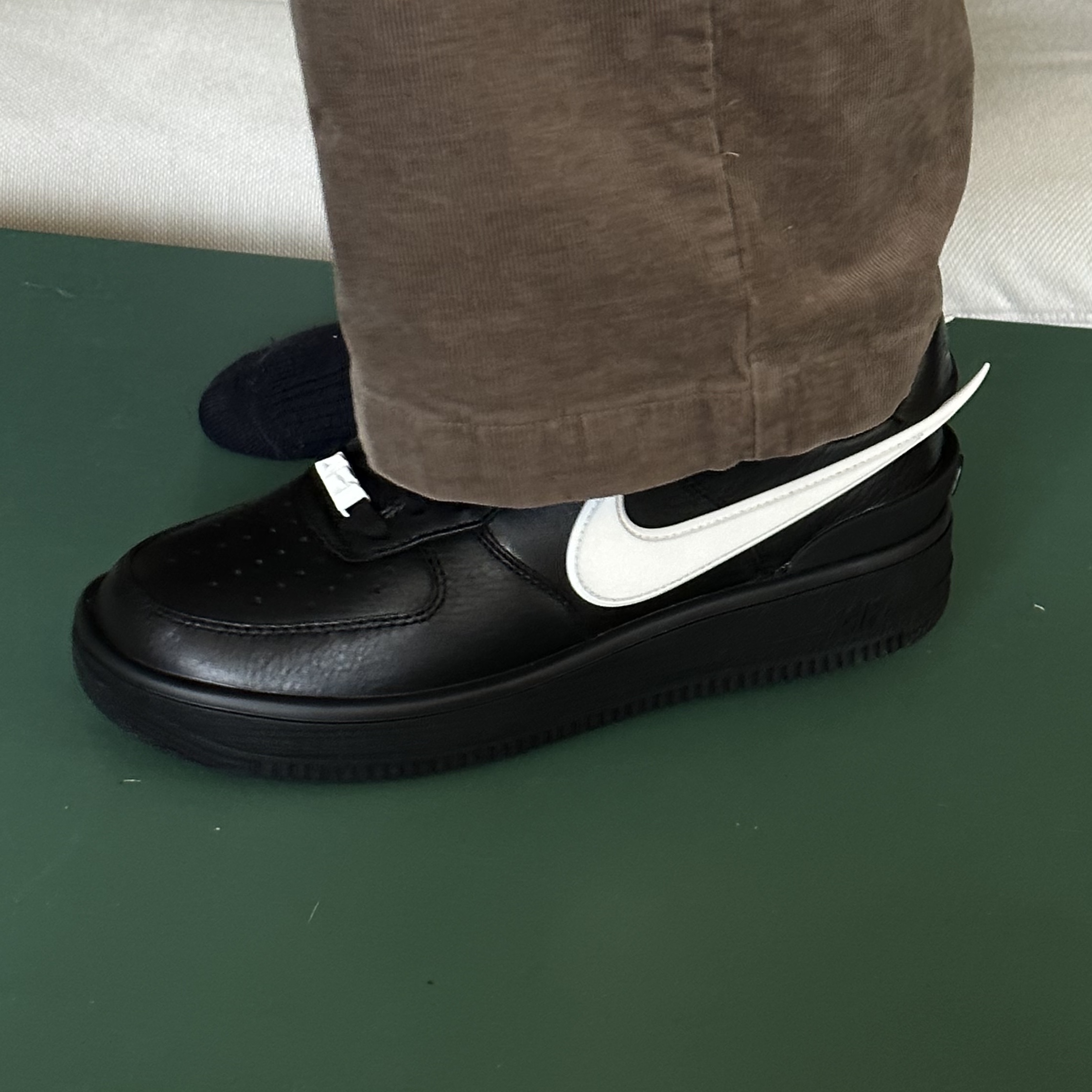 Nike x Ambush Air Force 1 Low SP Black 착용 스타일 - 3