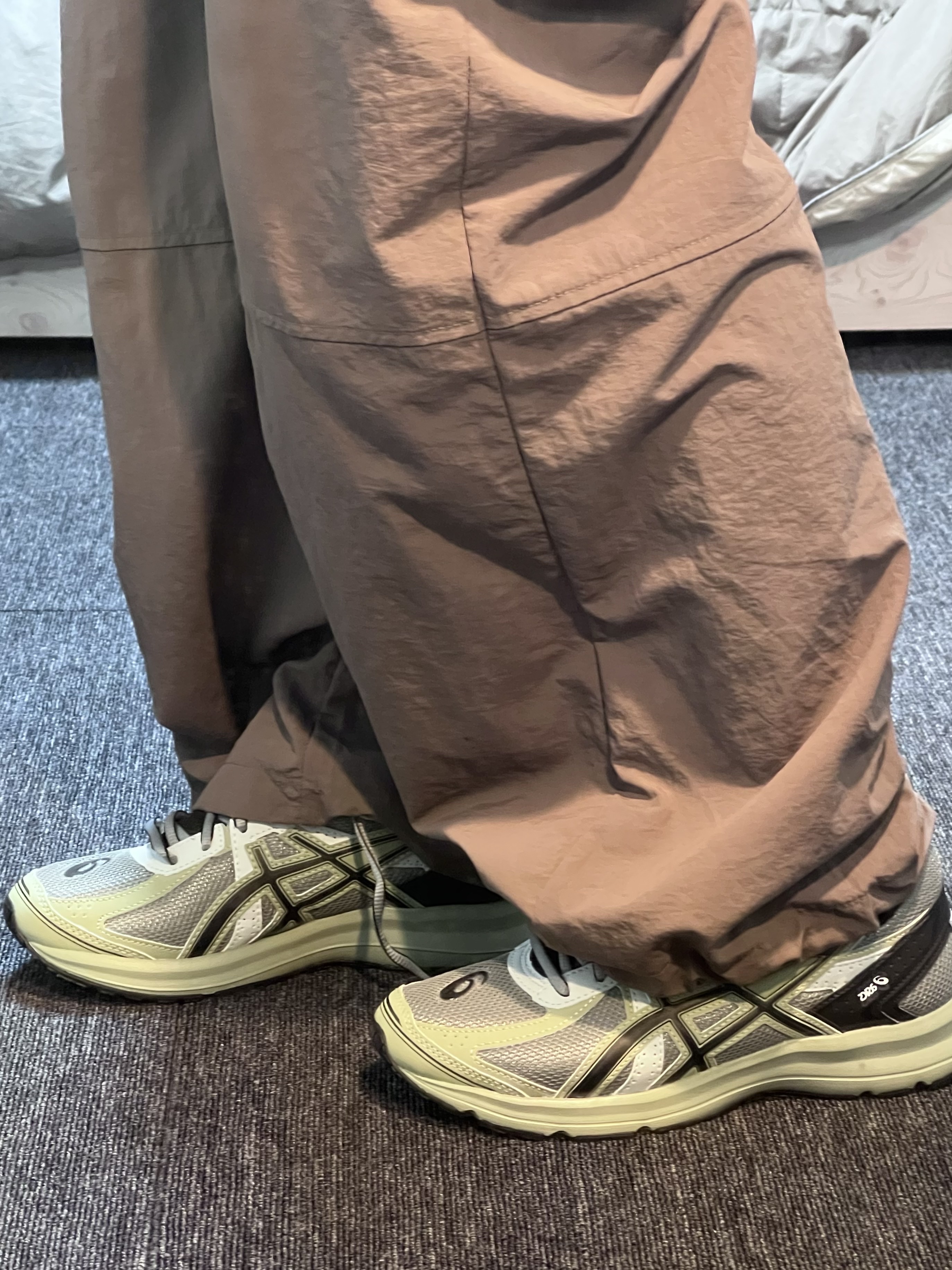 Asics Jog 100 S Sheet Rock - 2E Wide 착용 스타일 - 2
