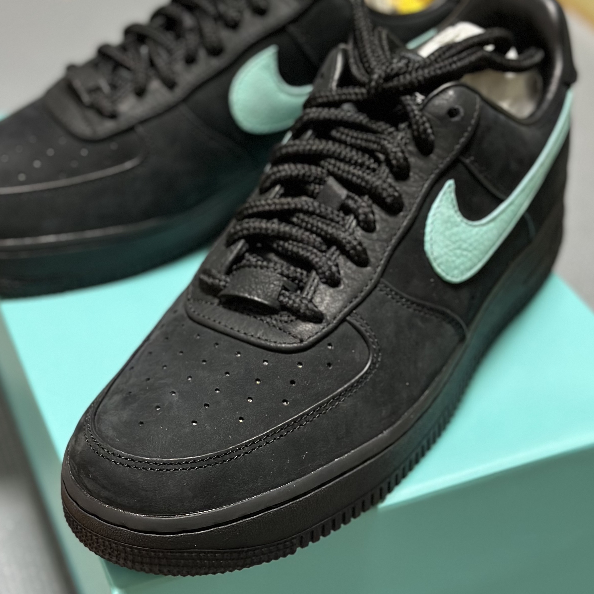 Nike x Tiffany & Co. Air Force 1 Low SP 1837 착용 스타일 - 1