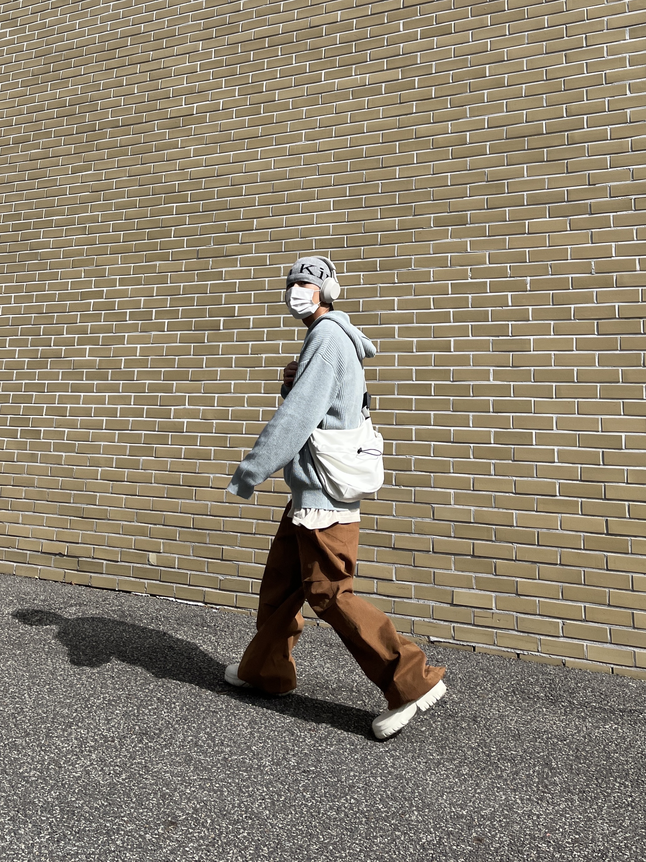 Sony WH-1000XM5 Silver (Korean Ver.), Birkenstock A630 Clog White 착용 스타일 - 2