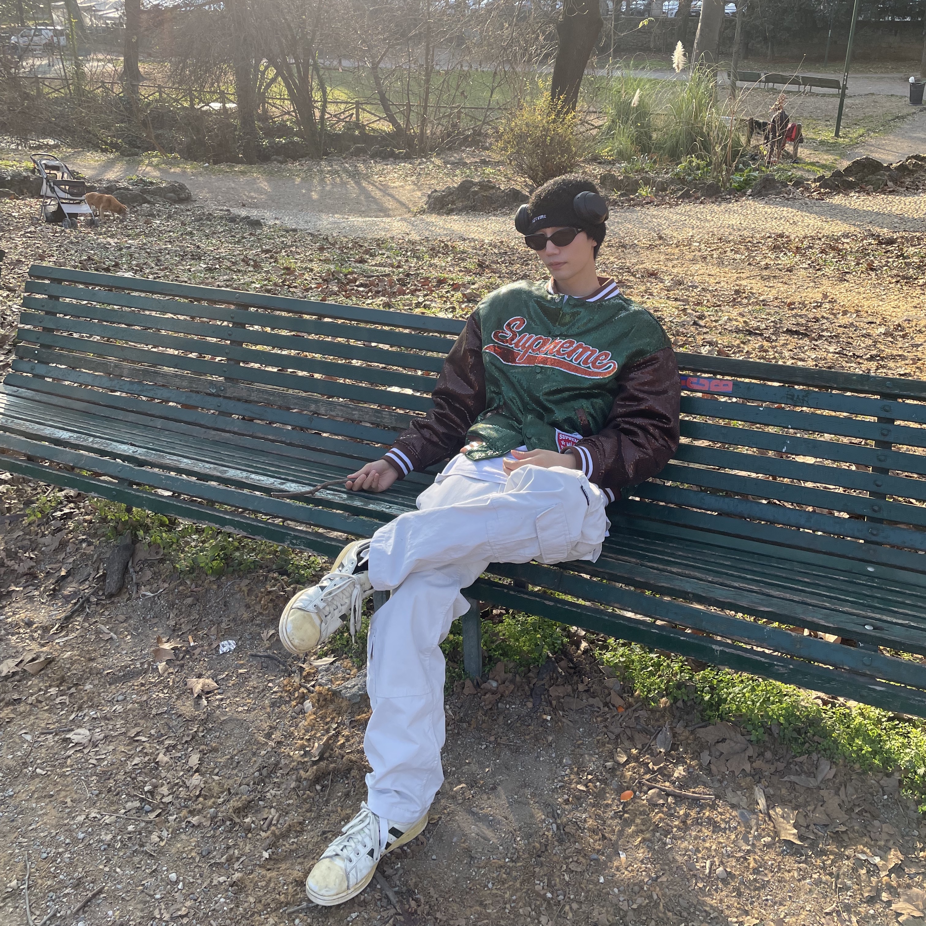 Supreme Mitchell & Ness Sequin Varsity Jacket Green - 23SS, Supreme Sparkle Beanie Black - 23SS 착용 스타일
