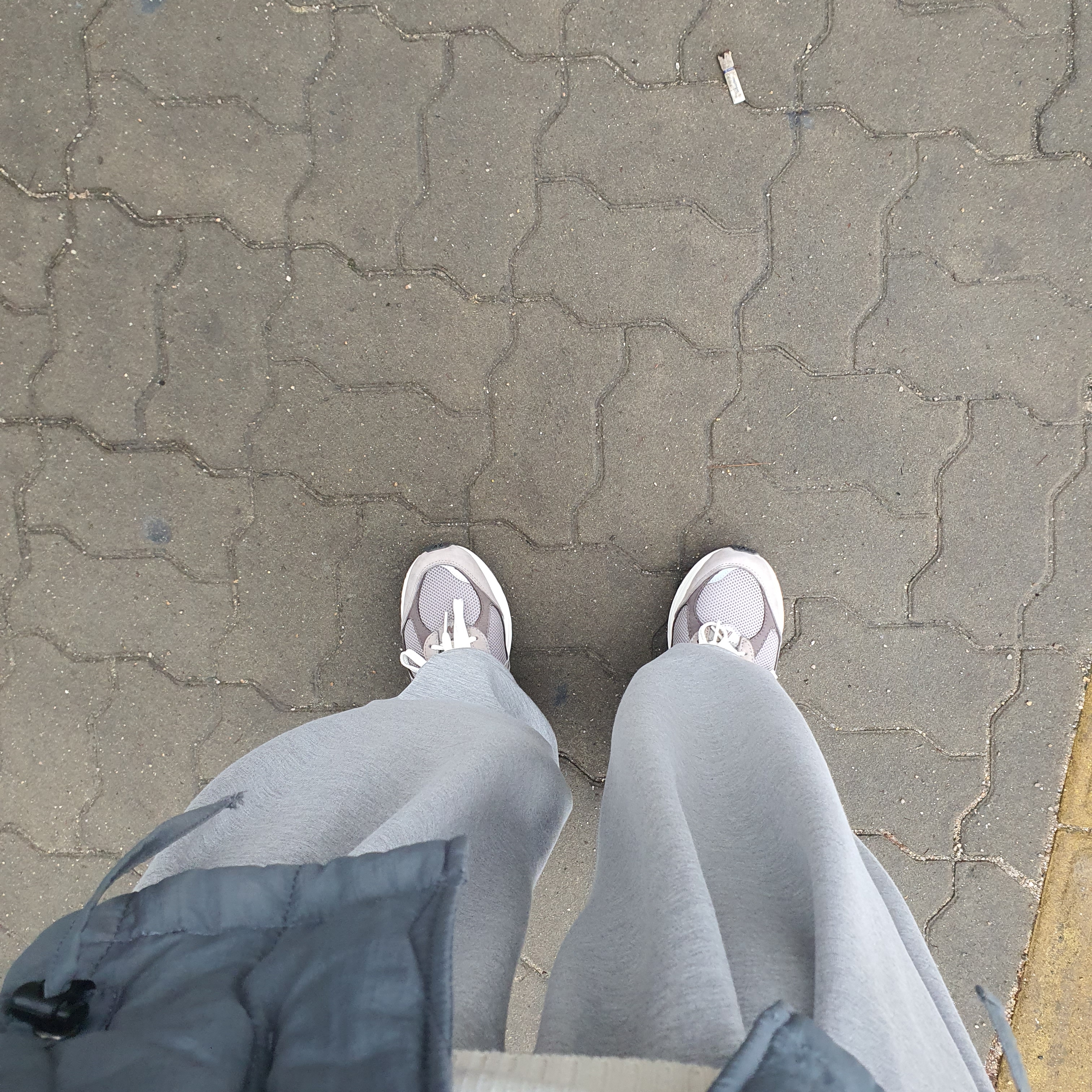 New Balance 2002 Warm Alpaca 착용 스타일