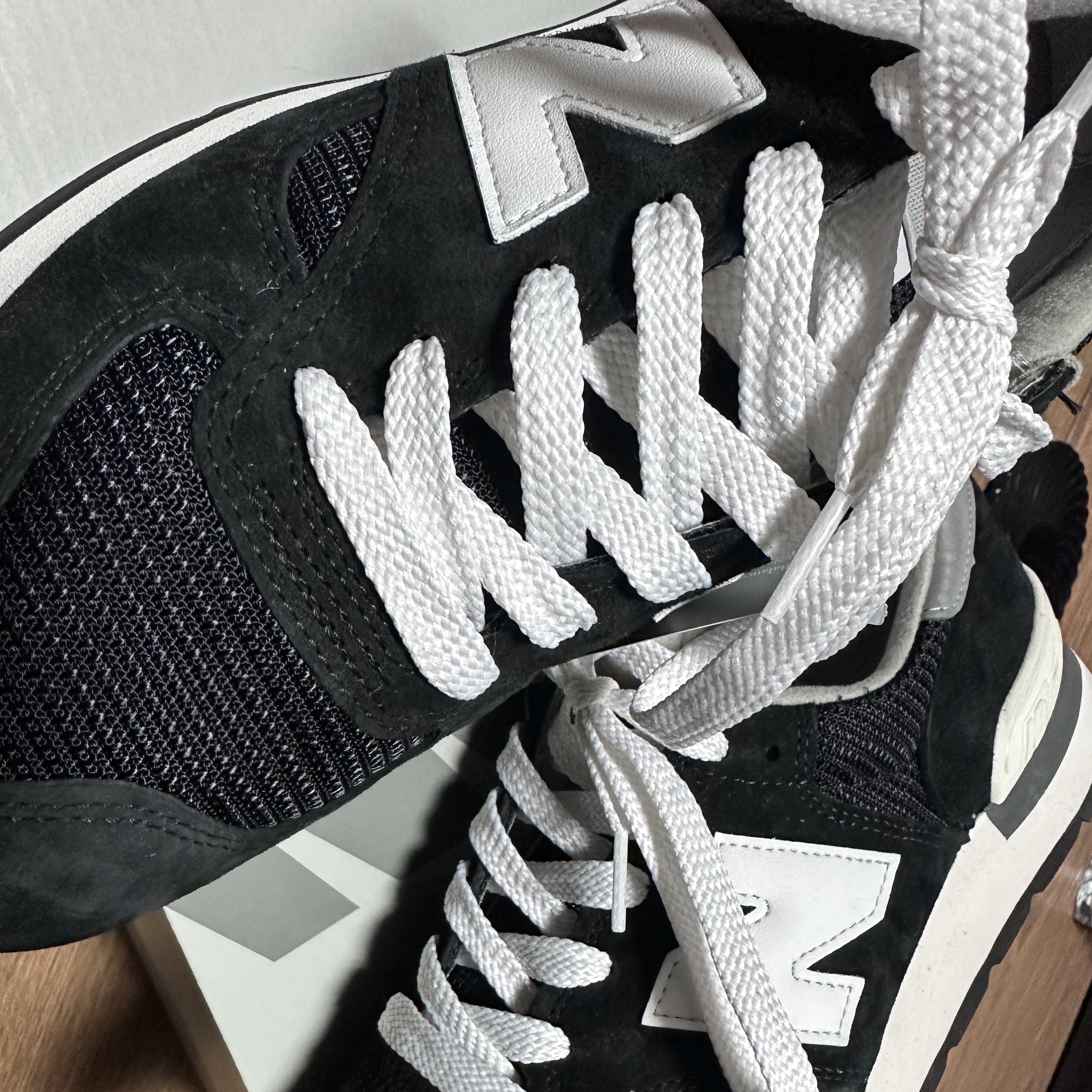 New Balance 990v1 Made in USA Black 착용 스타일