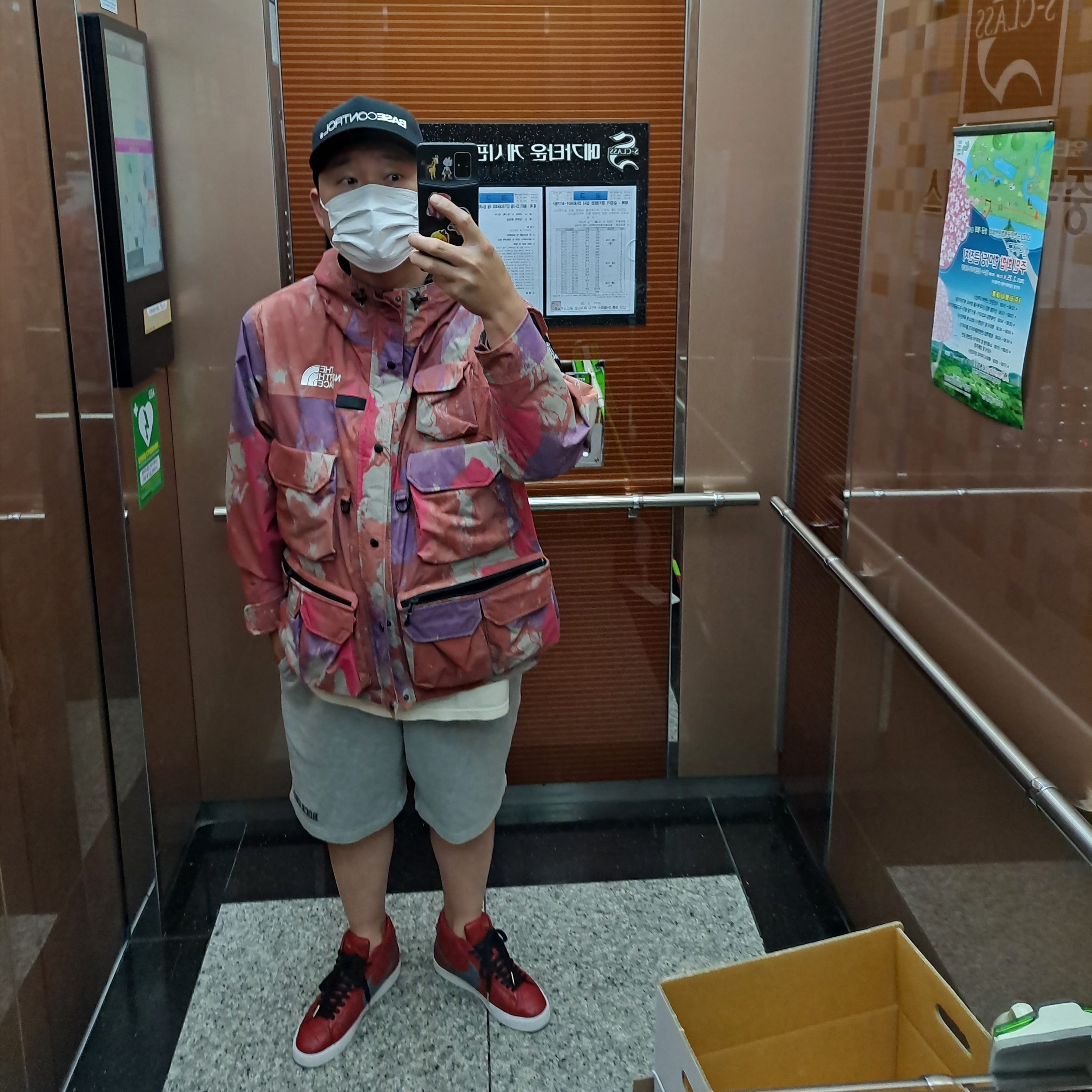 Supreme x The North Face Cargo Jacket Multi-Color - 20SS, Nike x Supreme SB Blazer Red 2006 착용 스타일 - 1