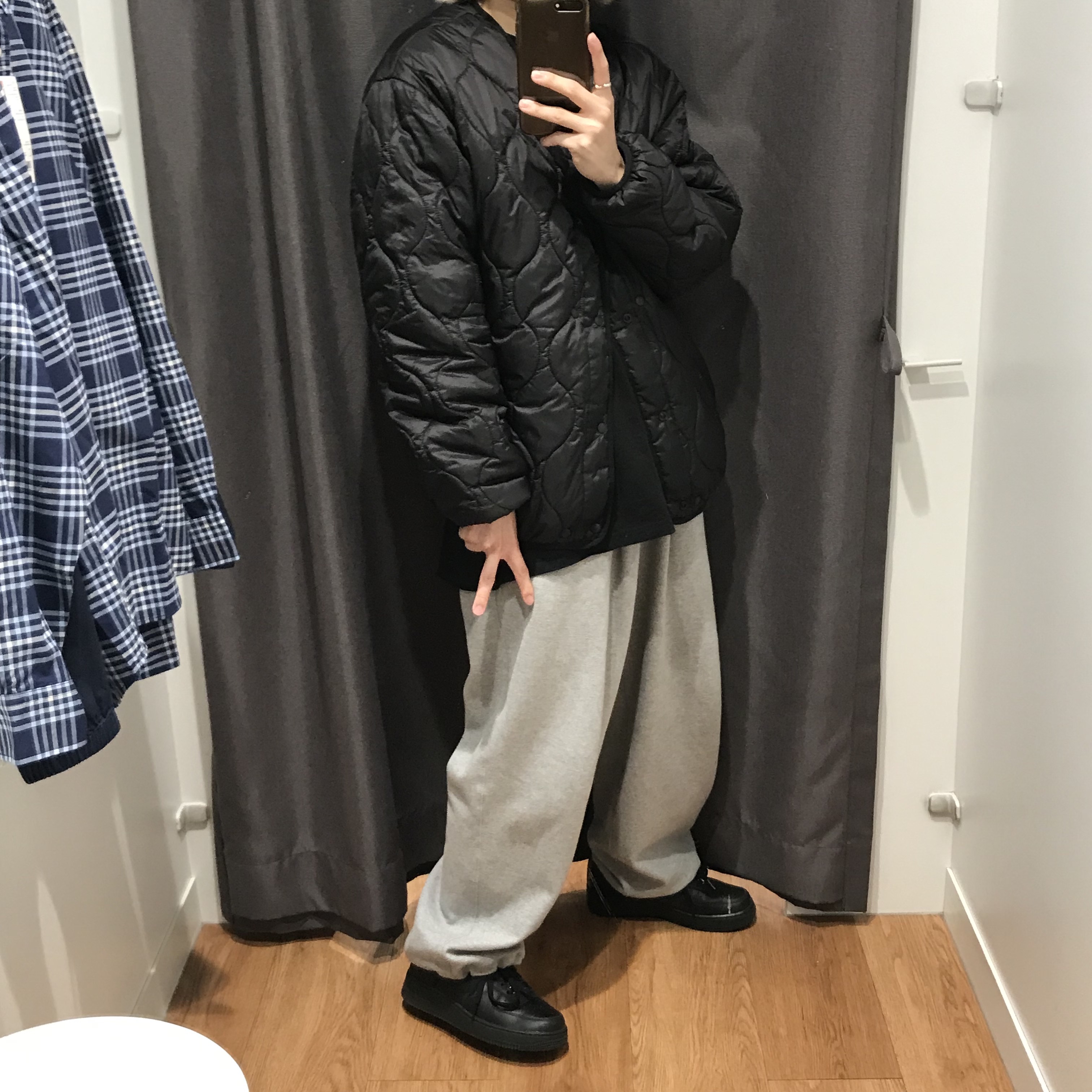 Nike Air Force 1 '07 Low Triple Black 착용 스타일