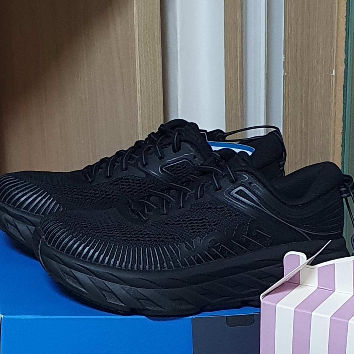 (W) Hoka Bondi 7 Black 착용 스타일