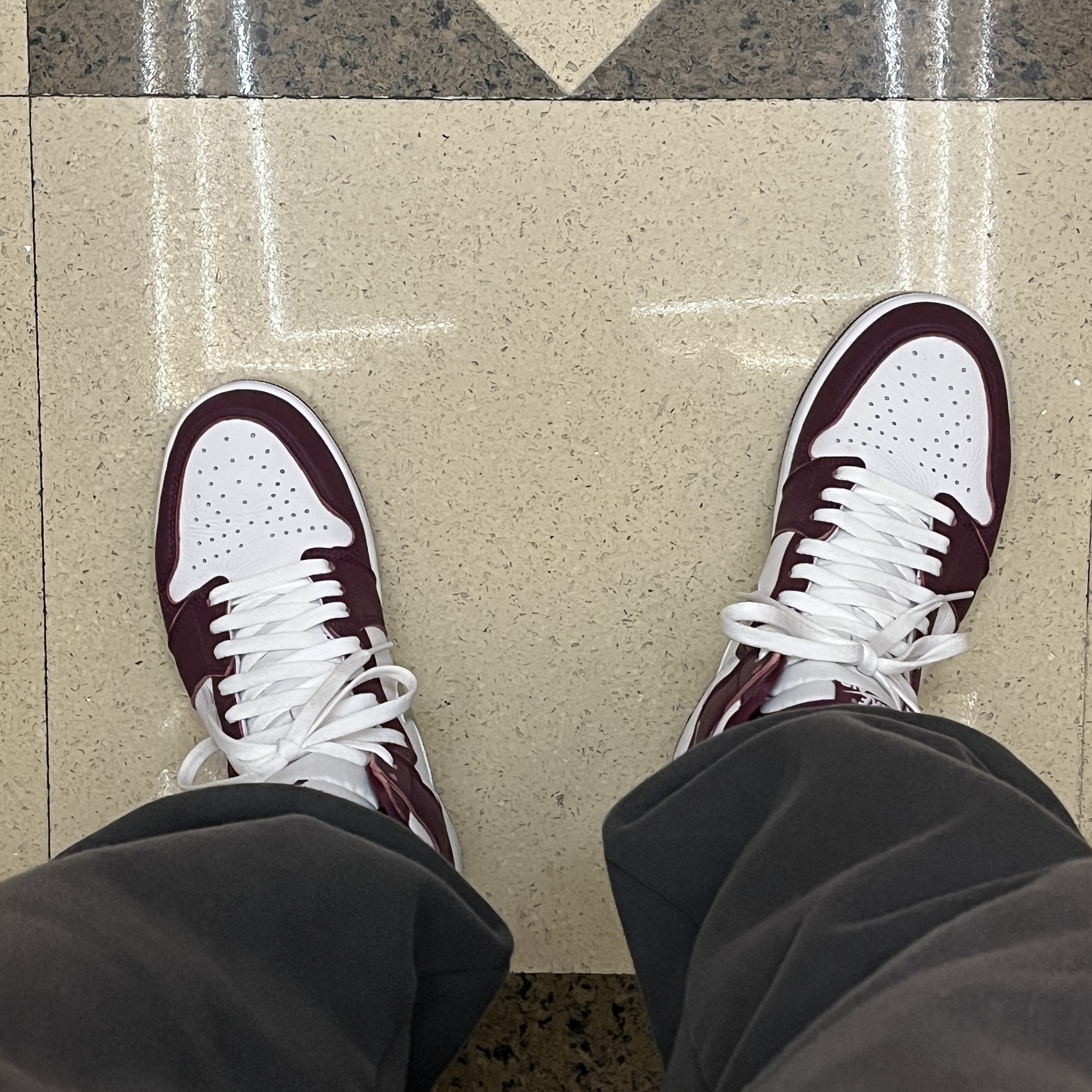Jordan 1 Retro High OG Bordeaux 착용 스타일