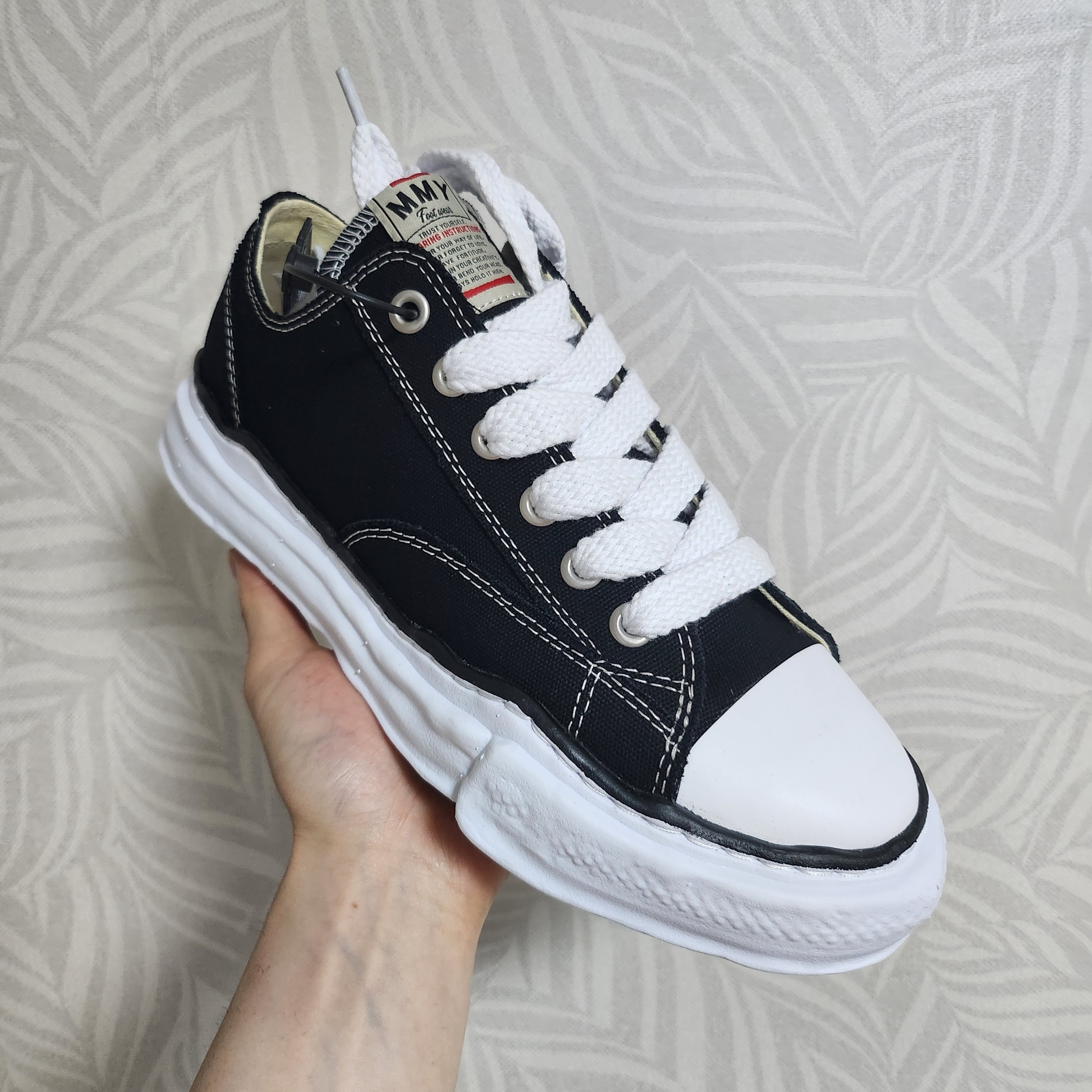 Maison Mihara Yasuhiro Peterson OG Sole Canvas Low Sneakers Black 착용 스타일 - 1