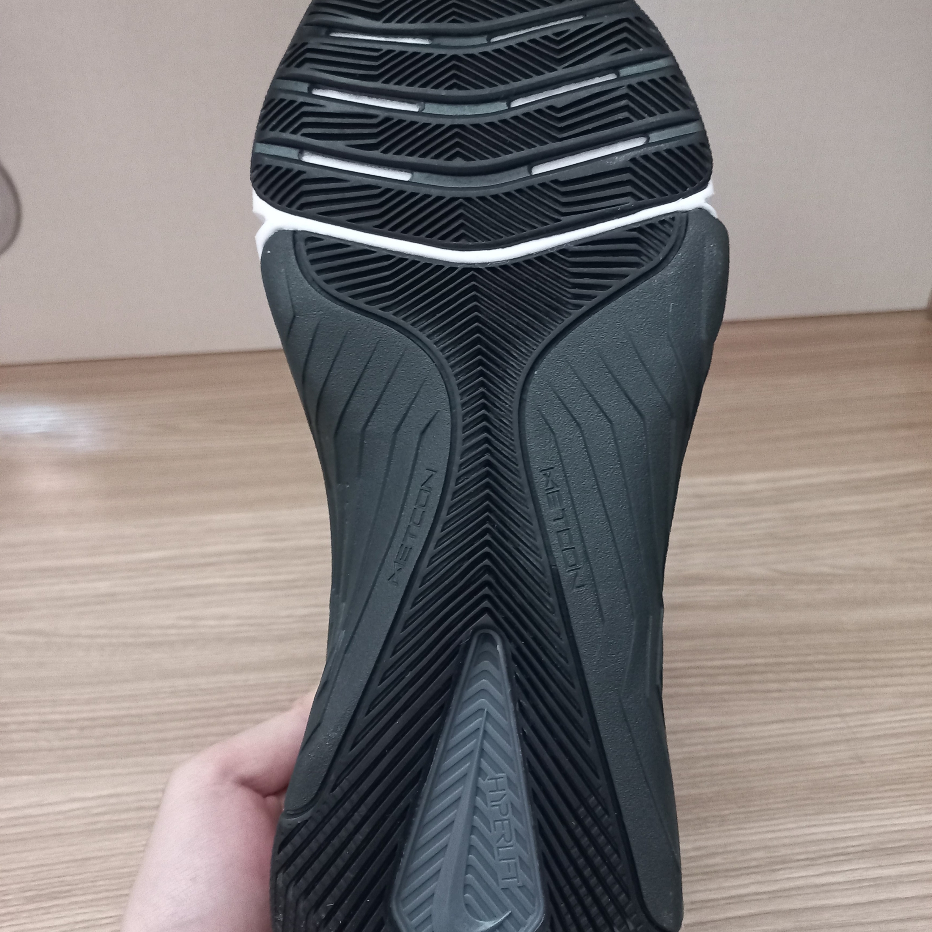 Nike Metcon 8 Black White 착용 스타일 - 4