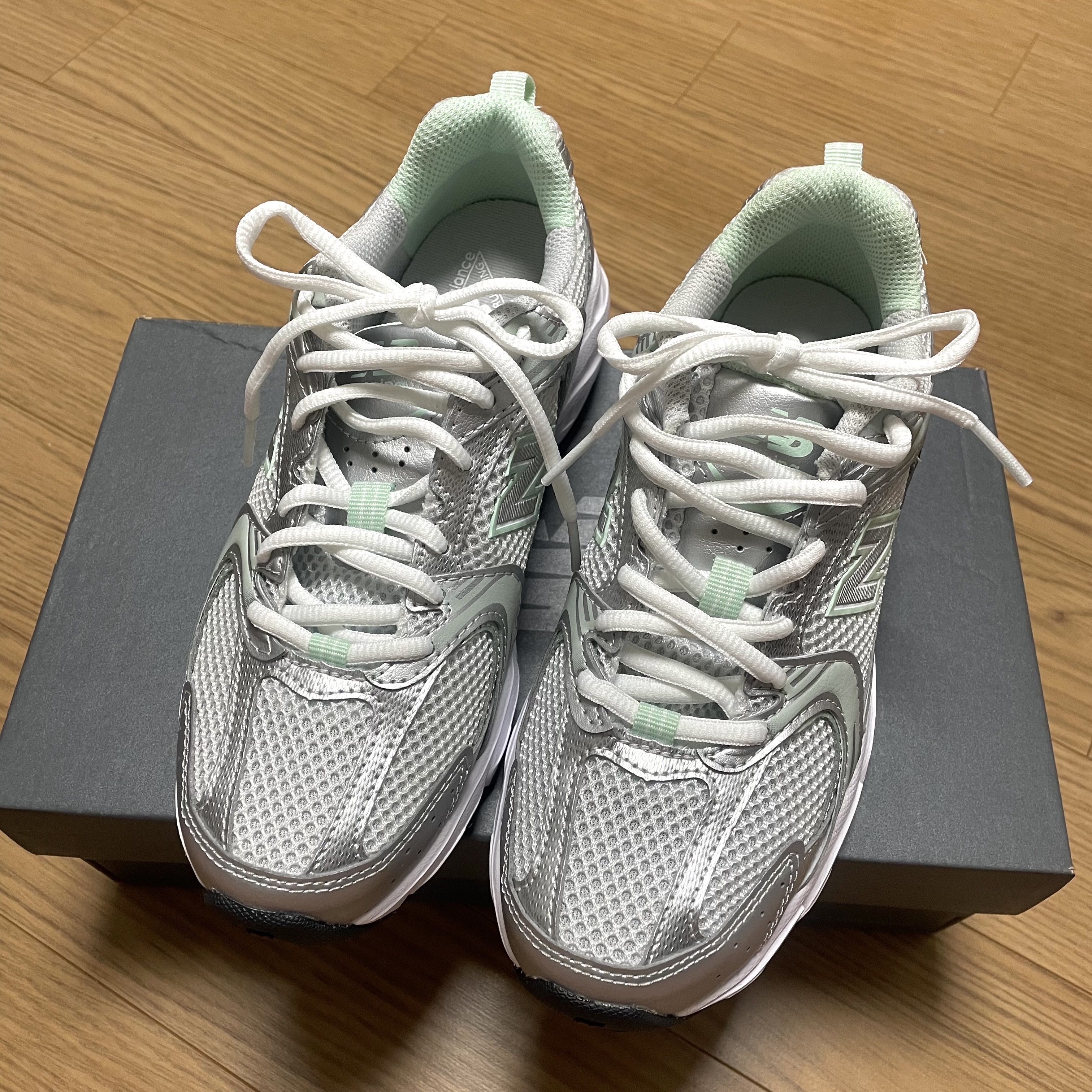 New Balance 530 White Summer Fog 착용 스타일