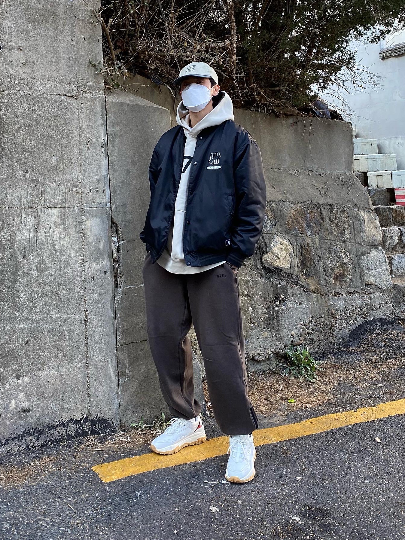 Essentials 1977 Hoodie Wheat - 22SS 착용 스타일 - 1
