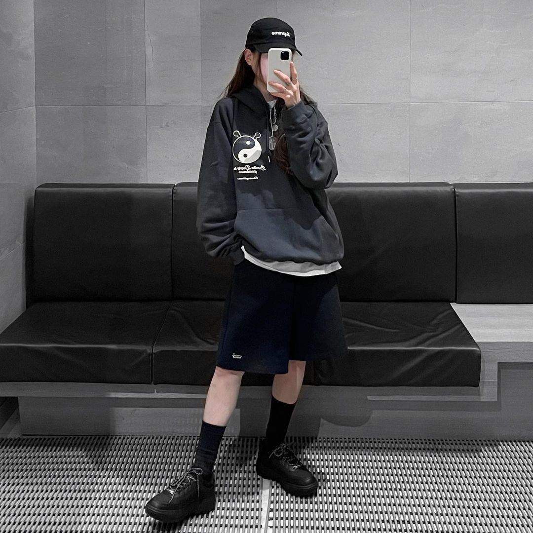 Supreme Washed Chino Twill Camp Cap Black 착용 스타일 - 2
