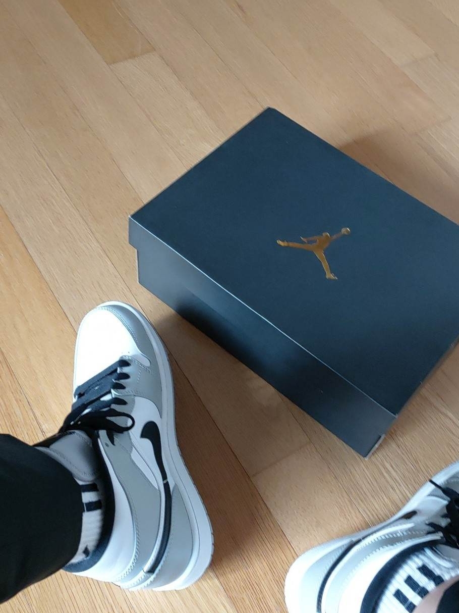 Jordan 1 Mid Light Smoke Grey 착용 스타일