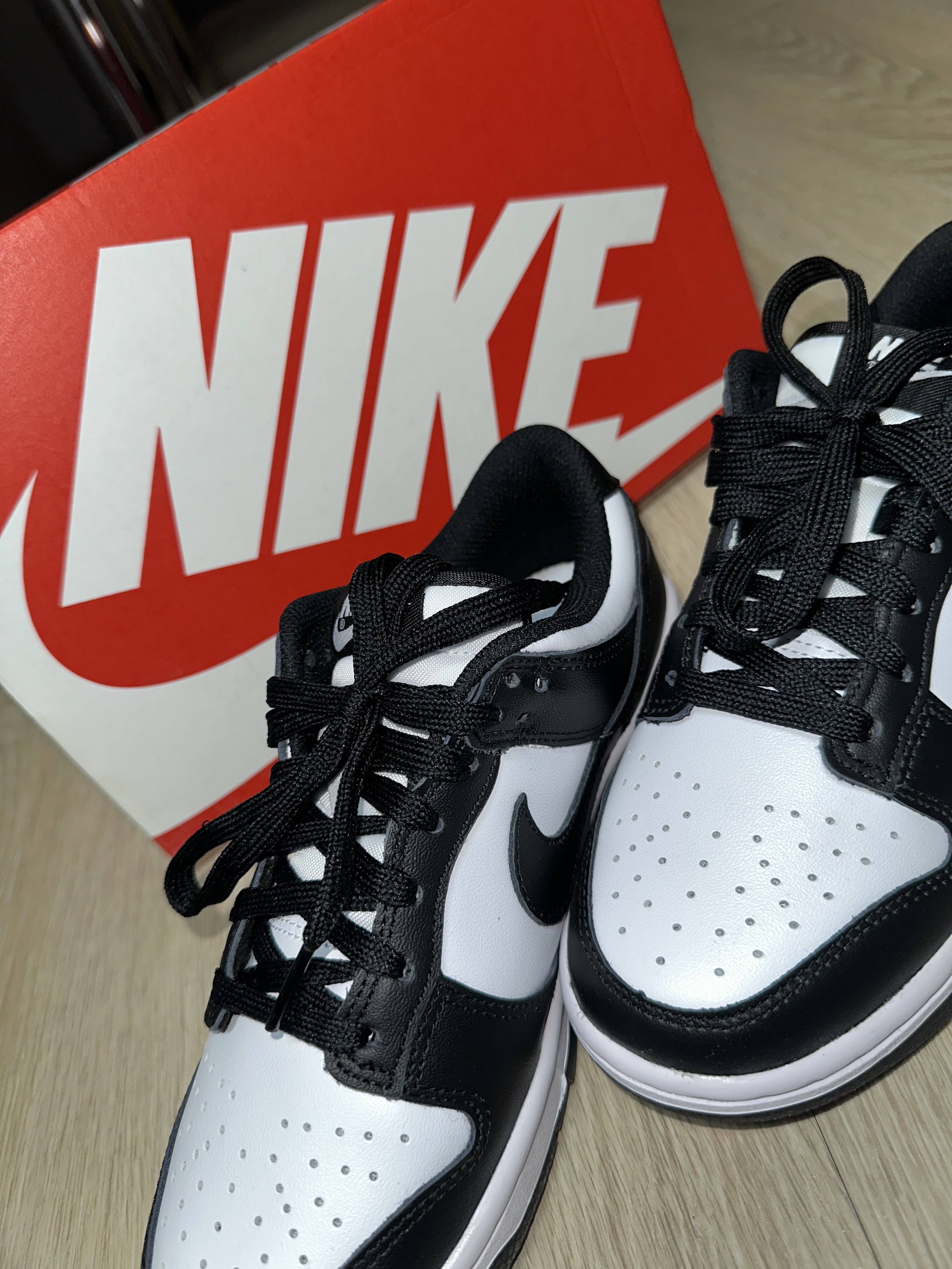 (W) Nike Dunk Low Black 착용 스타일 - 1