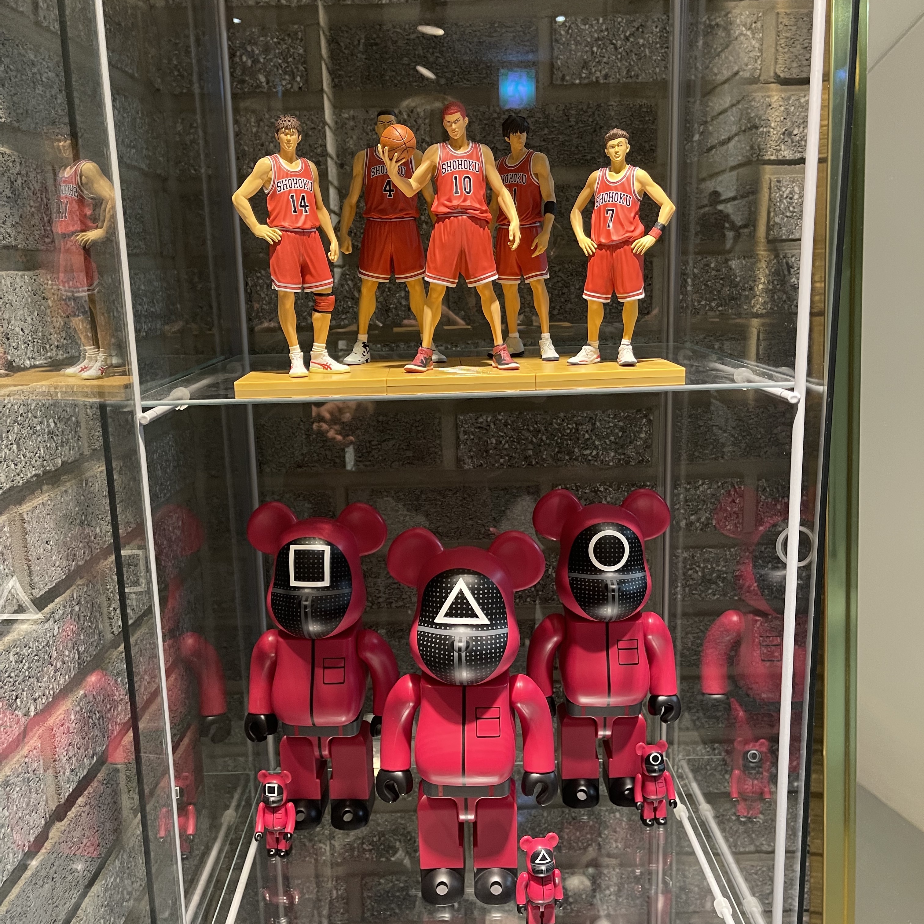 The First Slam Dunk One And Only Shohoku Starting Member Black Box Set, Bearbrick x Squid Game Guard Circle 100% & 400% Set 착용 스타일 - 2