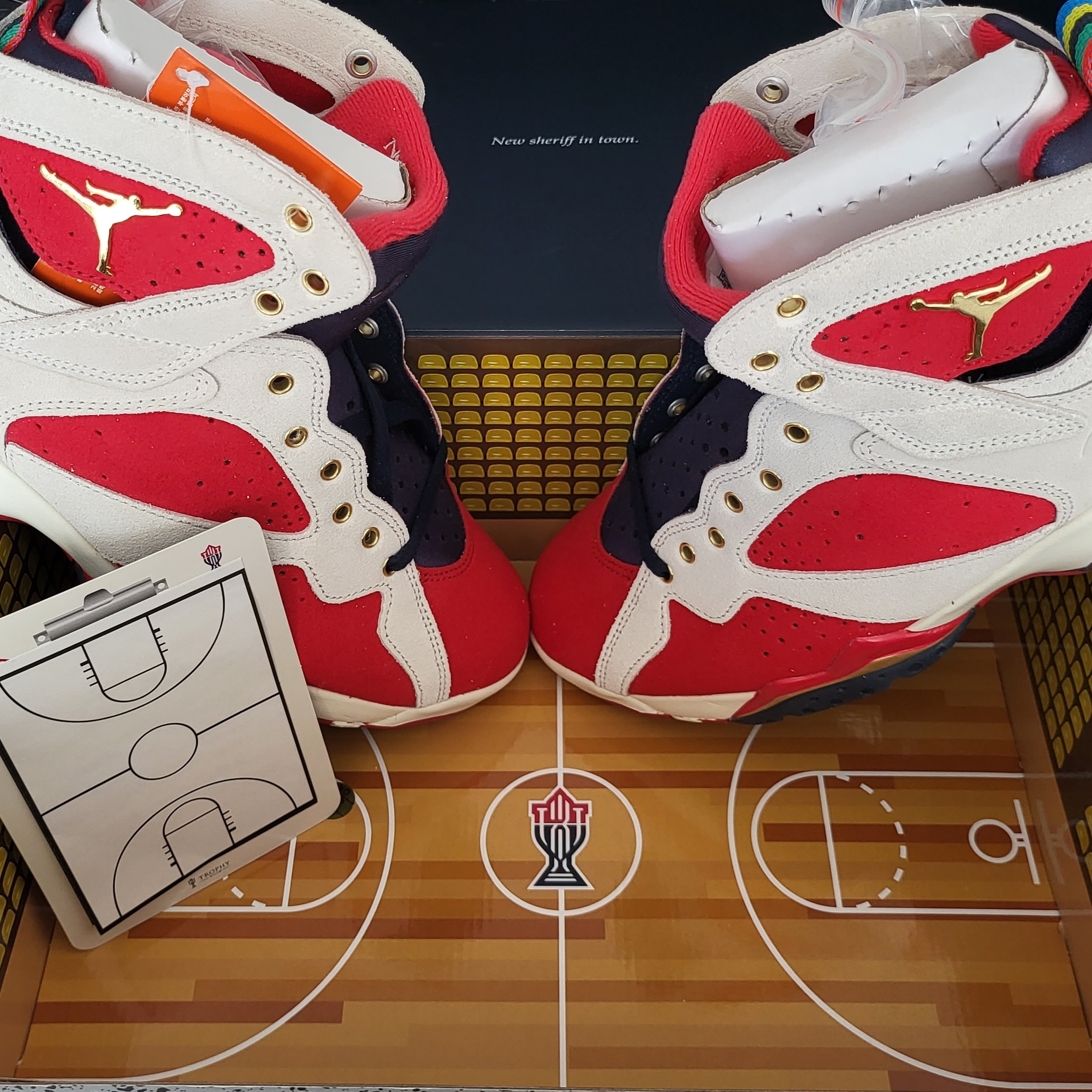 Jordan 7 x Trophy Room Retro SP True Red and Obsidian 착용 스타일 - 2