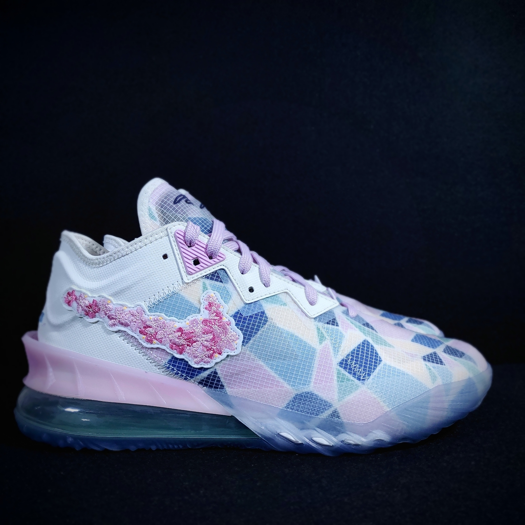 Nike x Atmos LeBron 18 Low Light Arctic Pink 착용 스타일 - 4