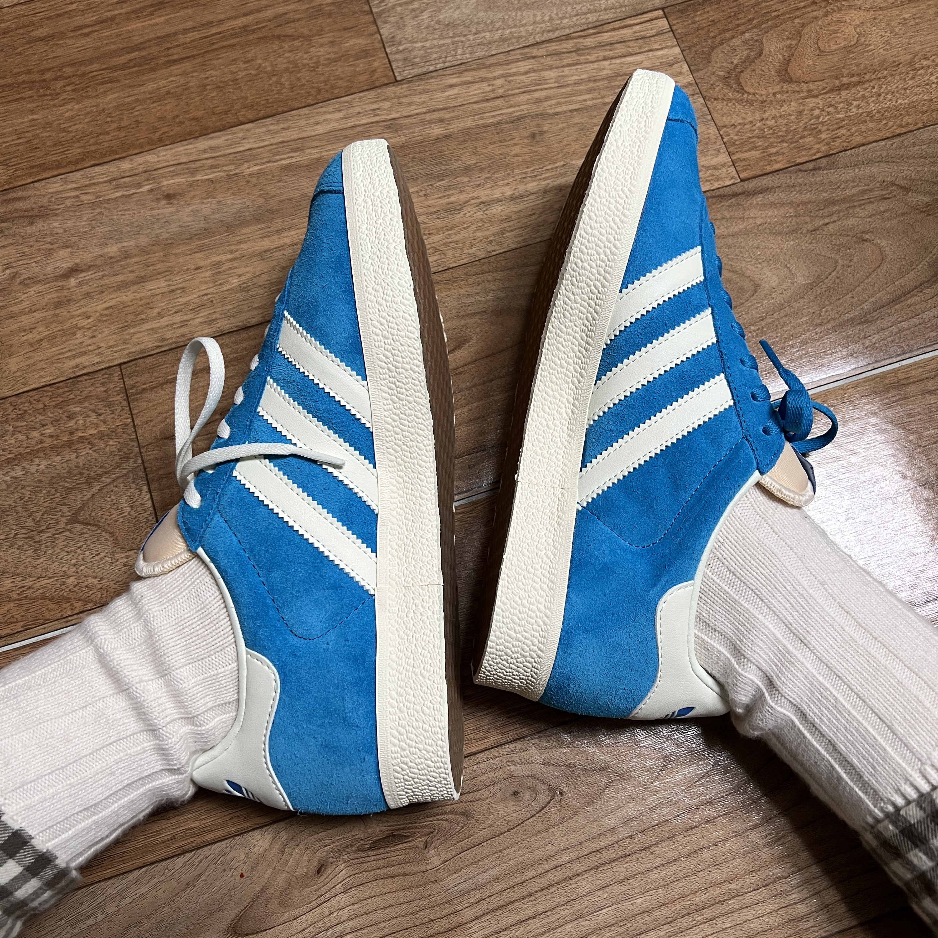 Adidas Gazelle Bold Aqua Off White 착용 스타일 - 1
