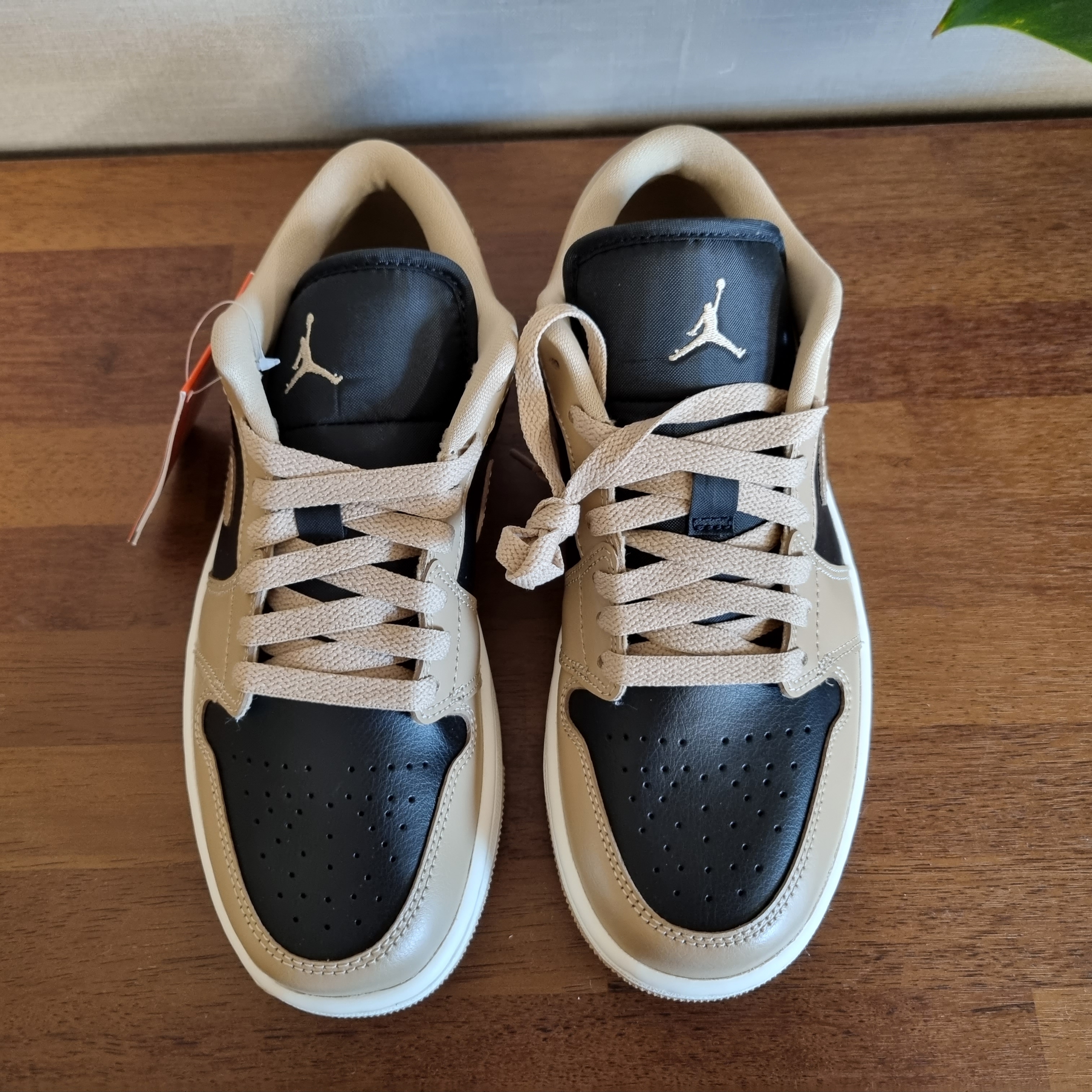(W) Jordan 1 Low Desert Sail 착용 스타일 - 1