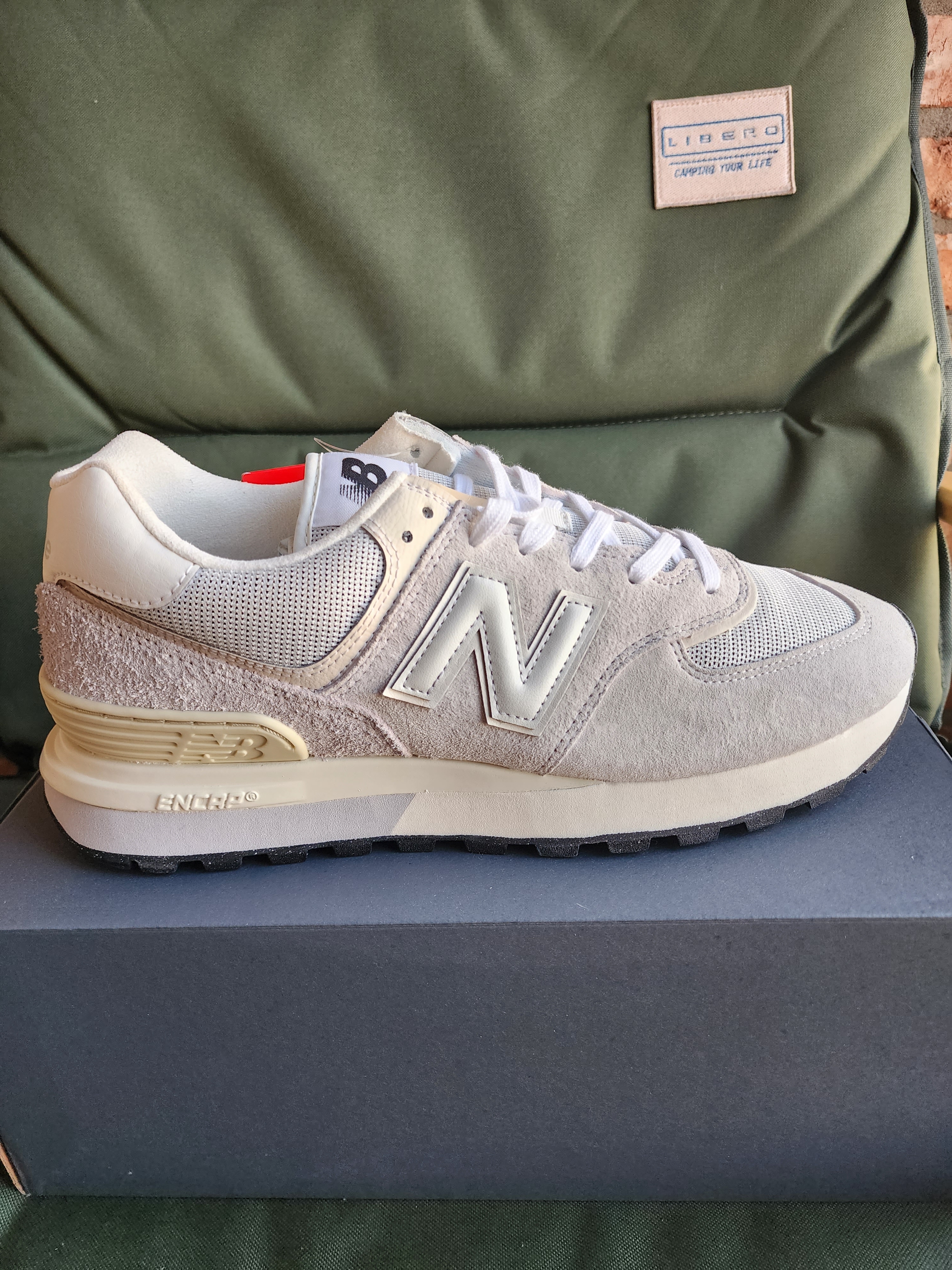 New Balance 574 Legacy Grey White, Jordan 1 Low Golf Triple White 착용 스타일 - 3