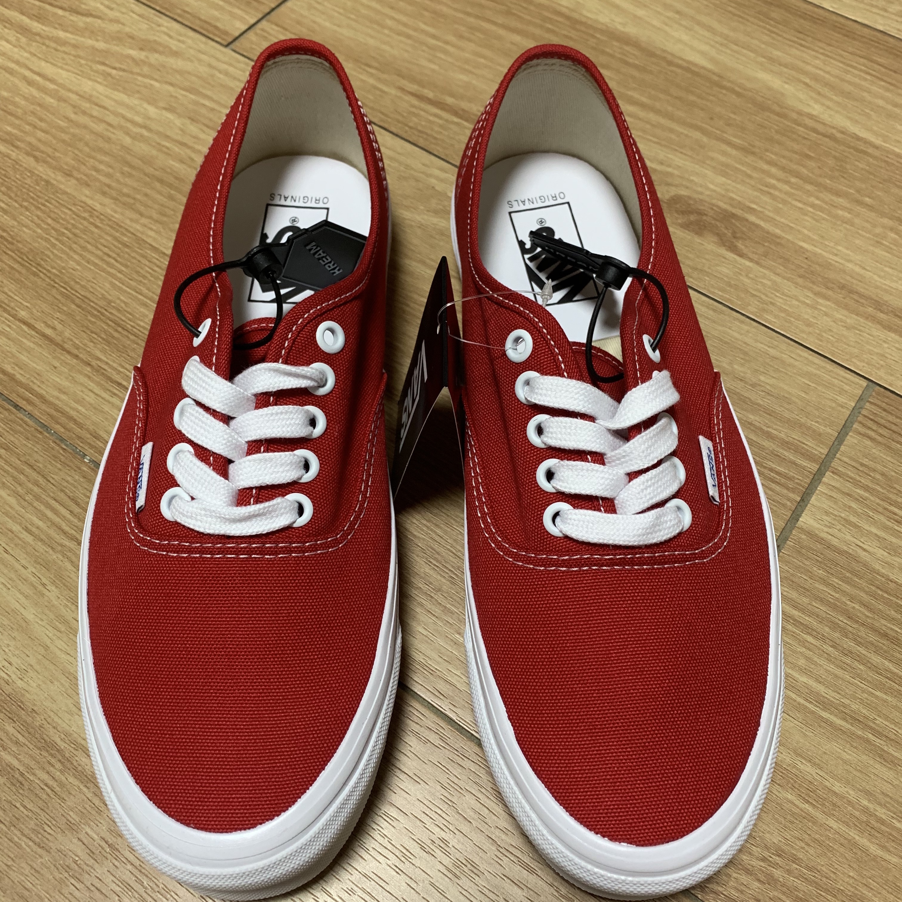 Vans Vault OG Authentic LX Red 착용 스타일